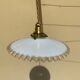 Suspension vintage en verre opaline forme mouchoir plissé diamètre 24 cm griffe laiton