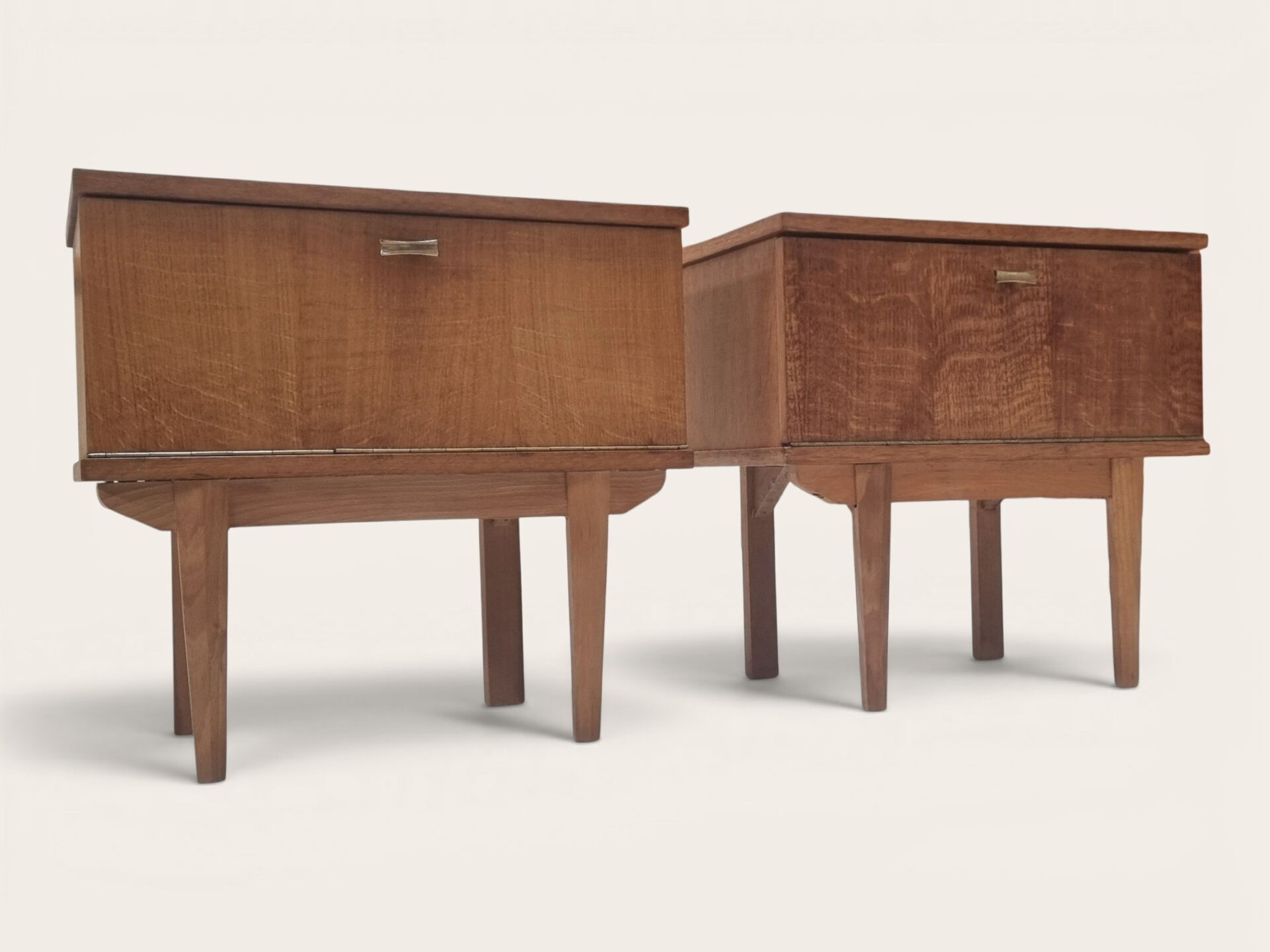 Tables de chevet du milieu du siècle