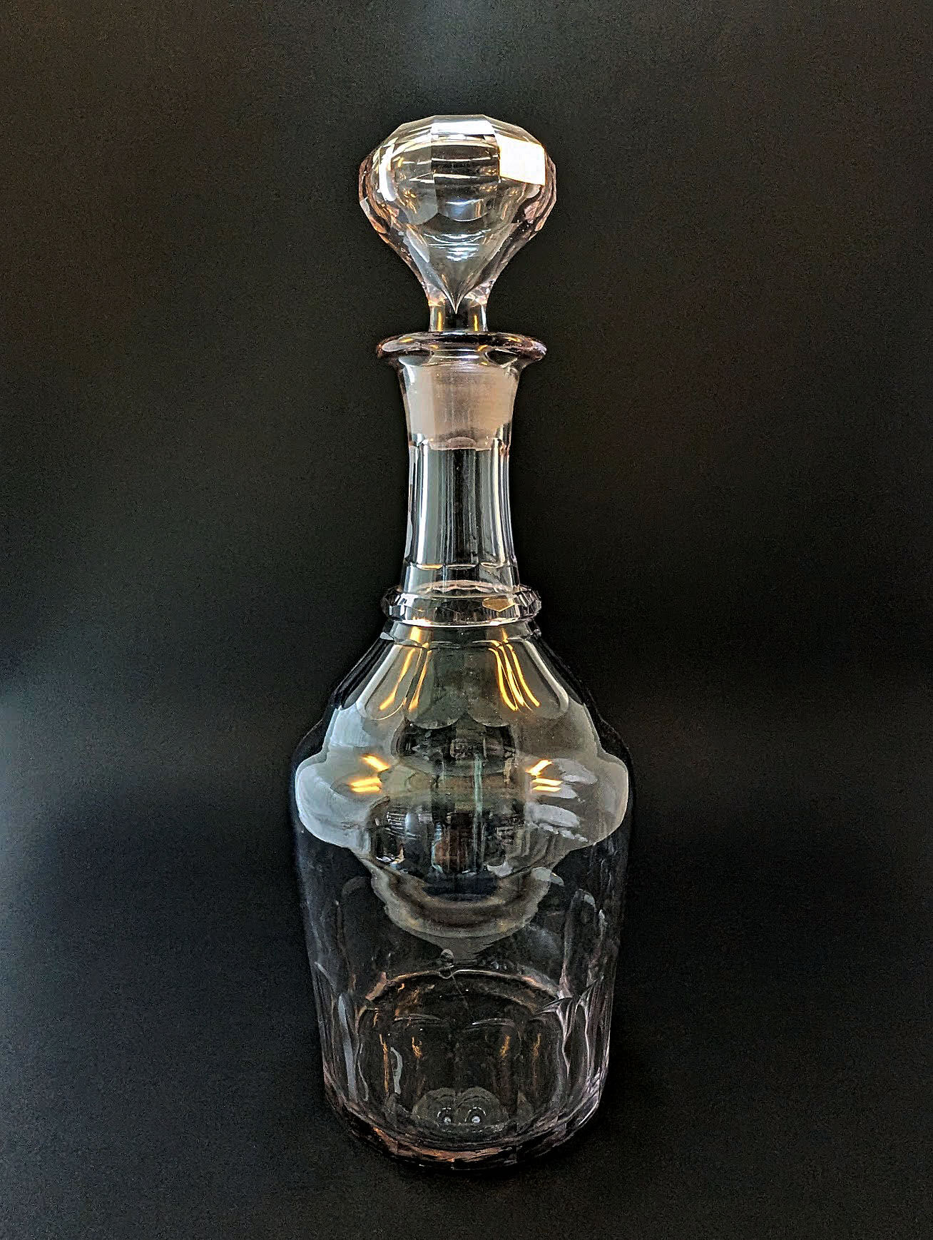 Antique decanter "with flat ribs" Louis Philippe style (1830-1850)
