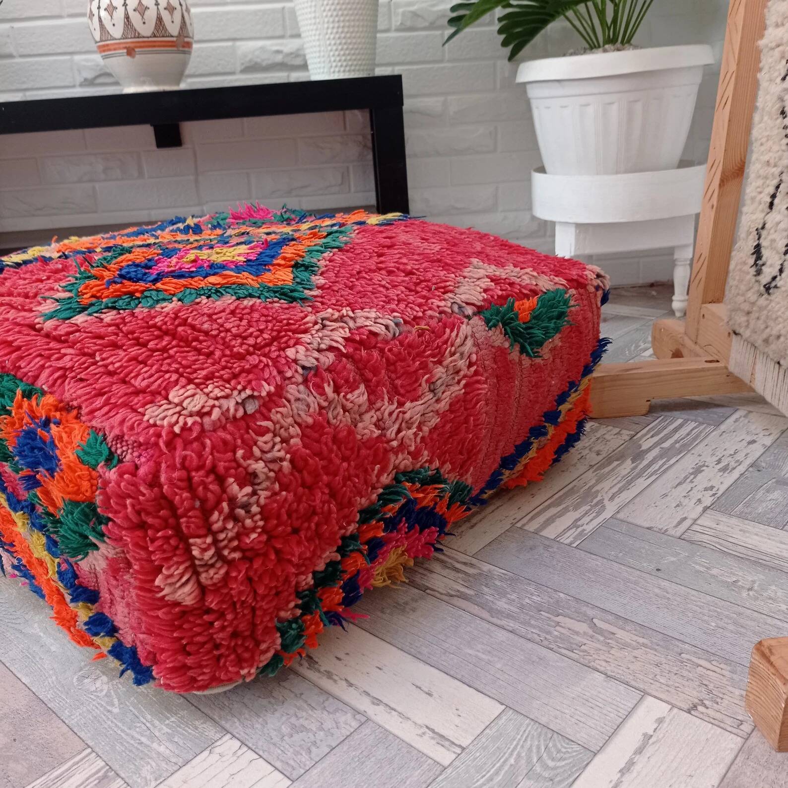 Handmade Berber pouf in wool 60 X 60 X 20 CM