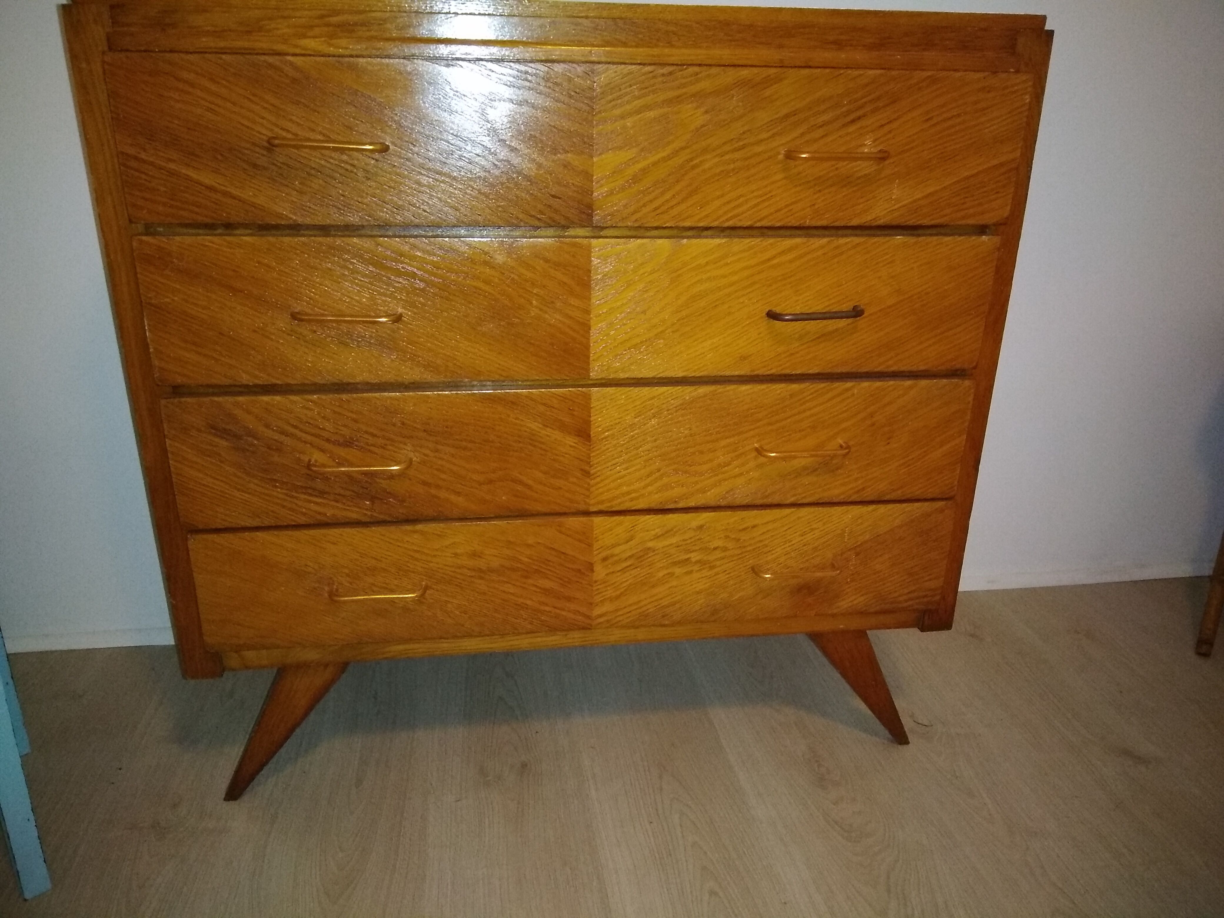 Dresser Scandinavian foot compass