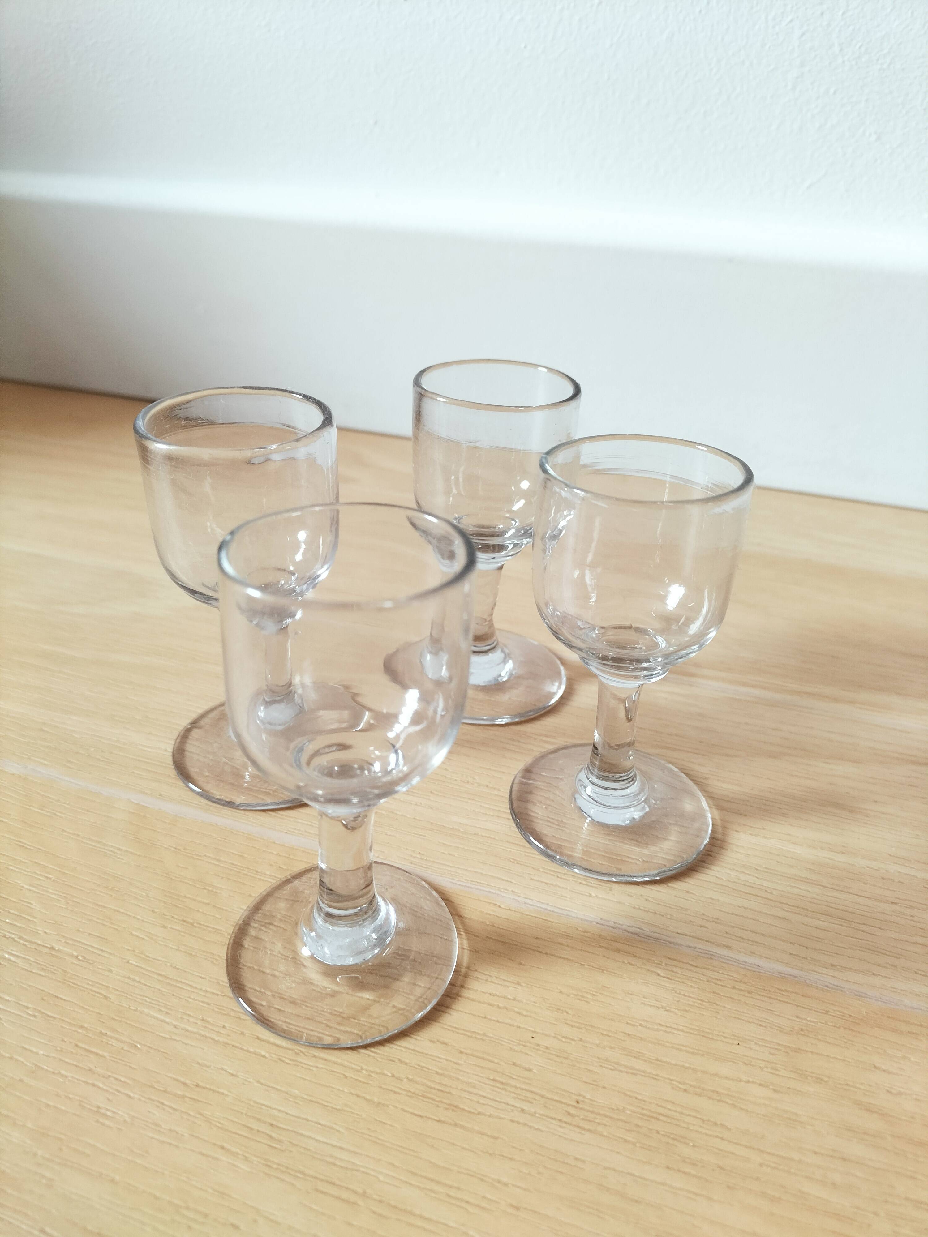 Set of 4 liqueur glasses