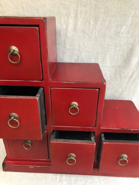 Storage cabinet type staircase