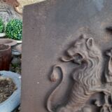 Plaque of chimney in fonte decorations with lions