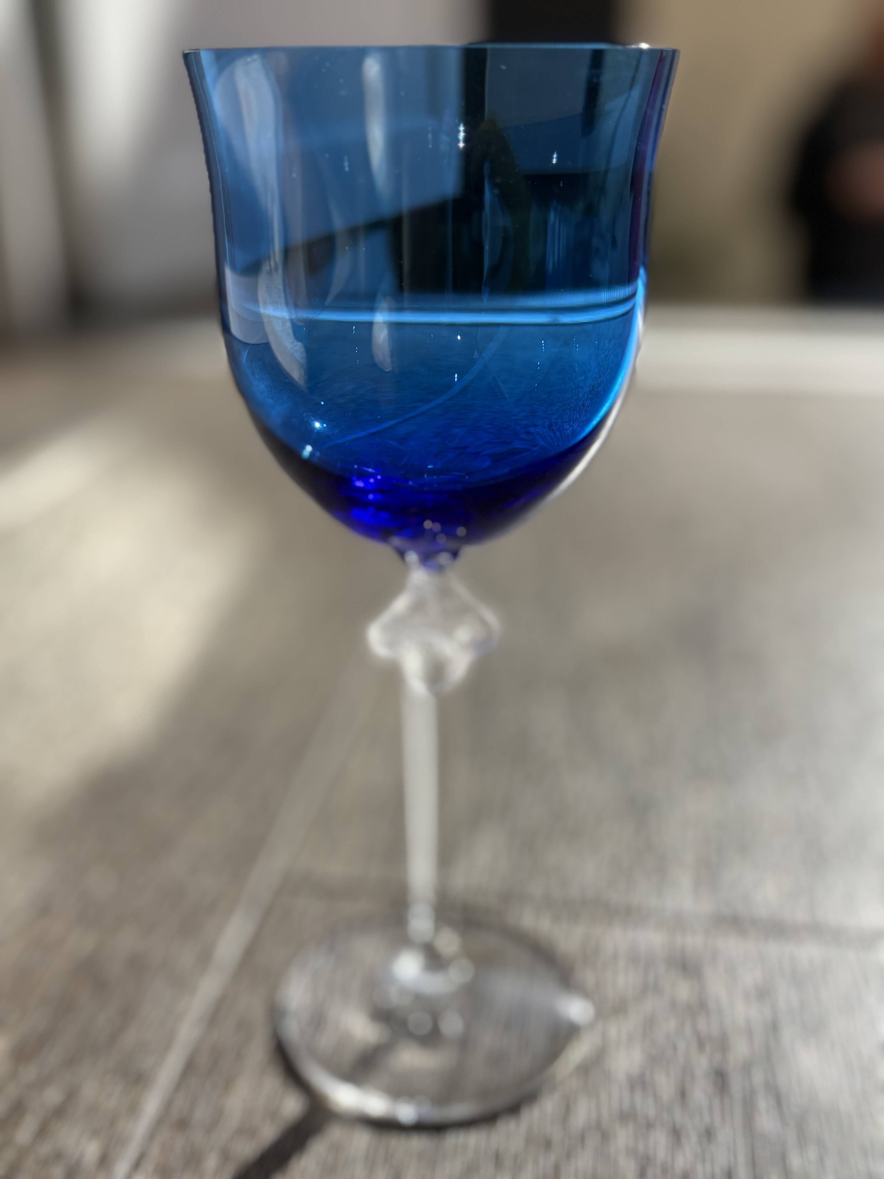 Verre Lalique modèle Roxanne bleu indigot