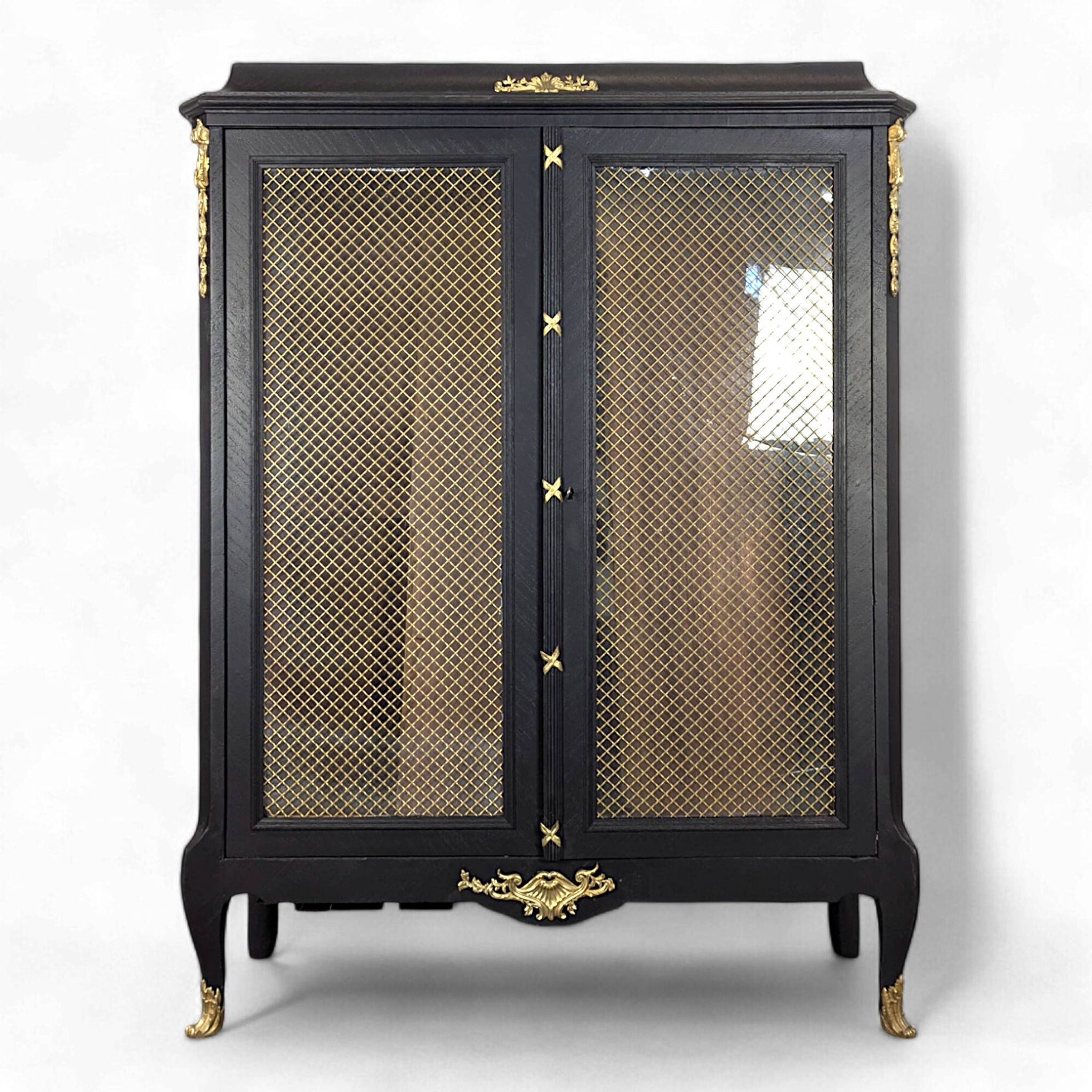 Bibliothèque vitrée en bois noirci époque Napoléon III