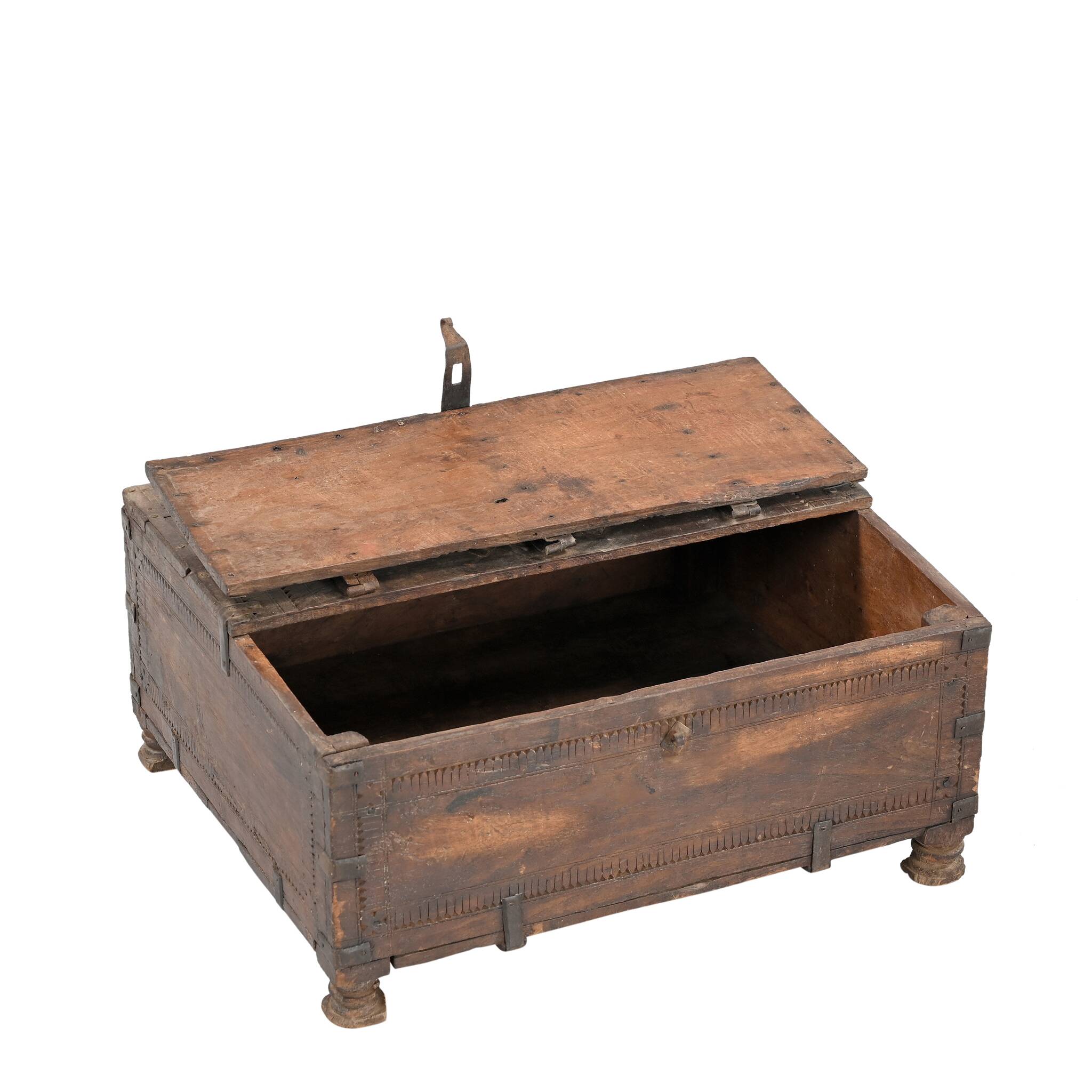Peti - Wooden dowry chest n°13