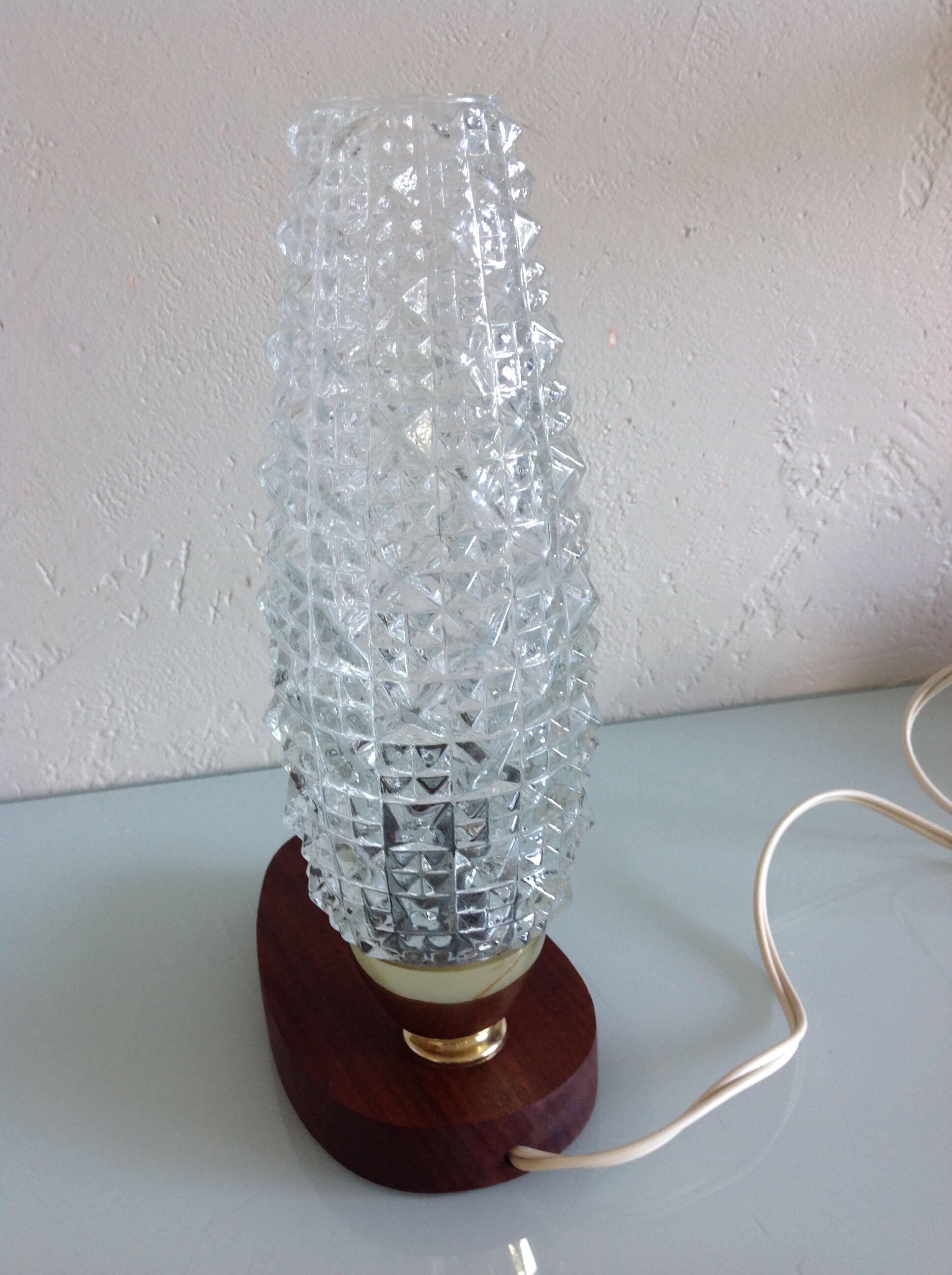 Structured tulip glass bedside lamp / vintage 60s-70s