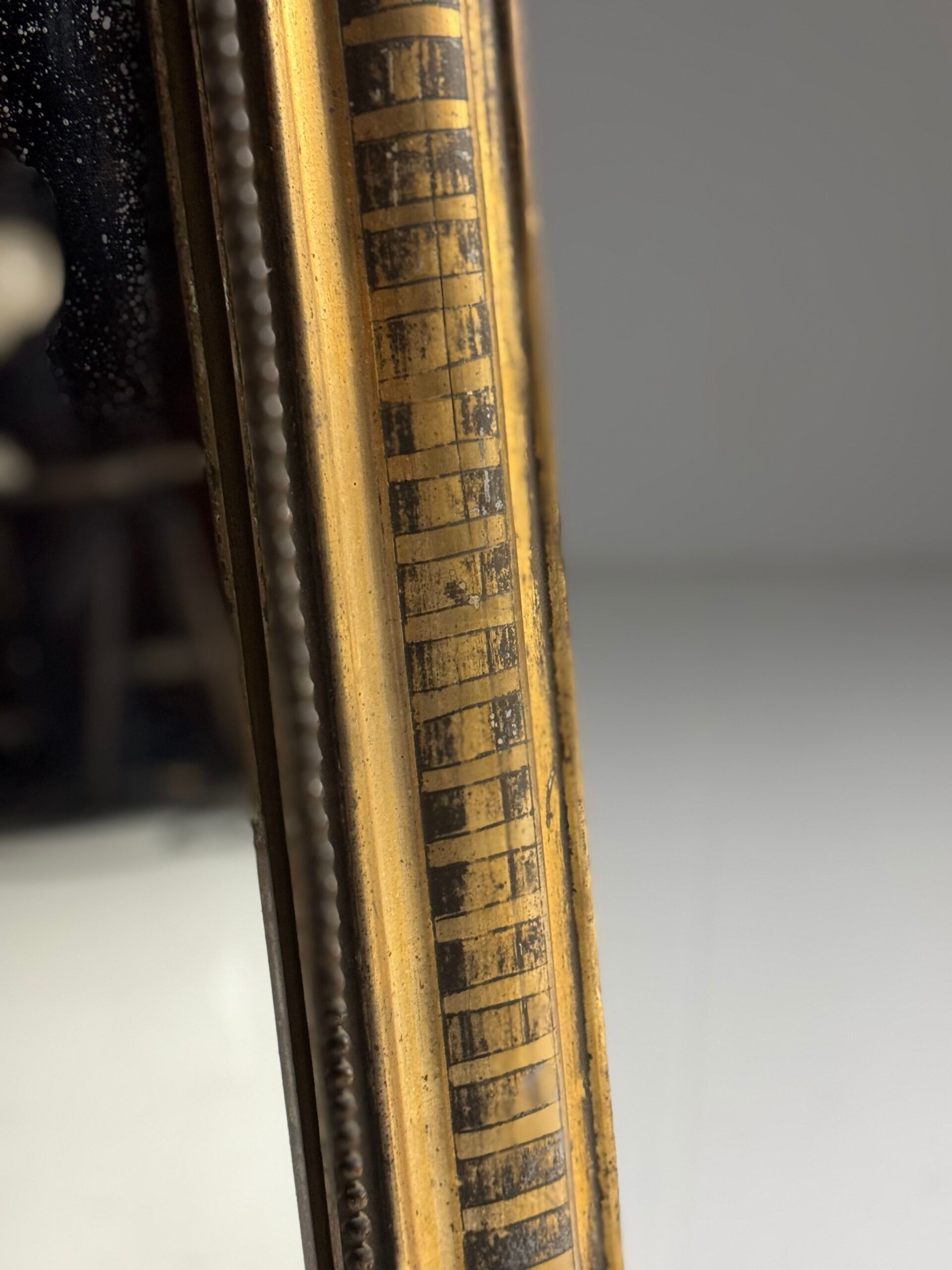 Miroir doré Louis Philippe du 19ème siècle