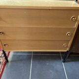 Display in ash and lacquered metal