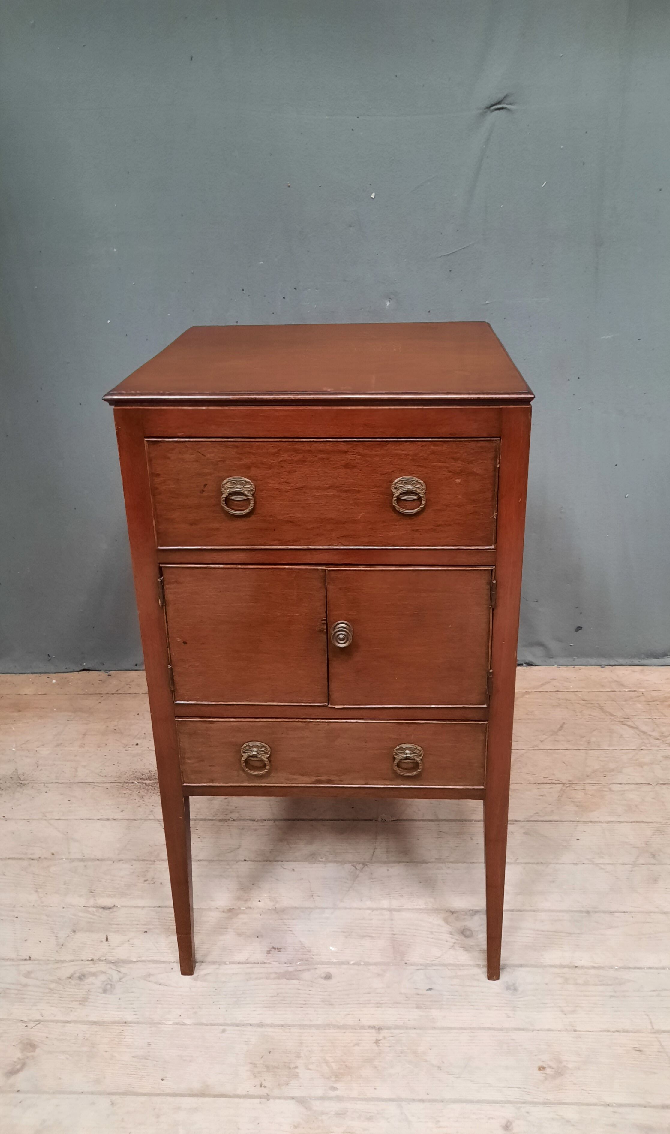Meuble de toilette en acajou