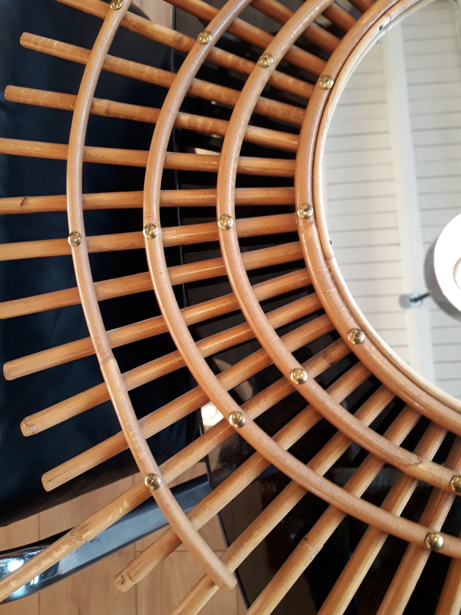 Mirror comet in rattan