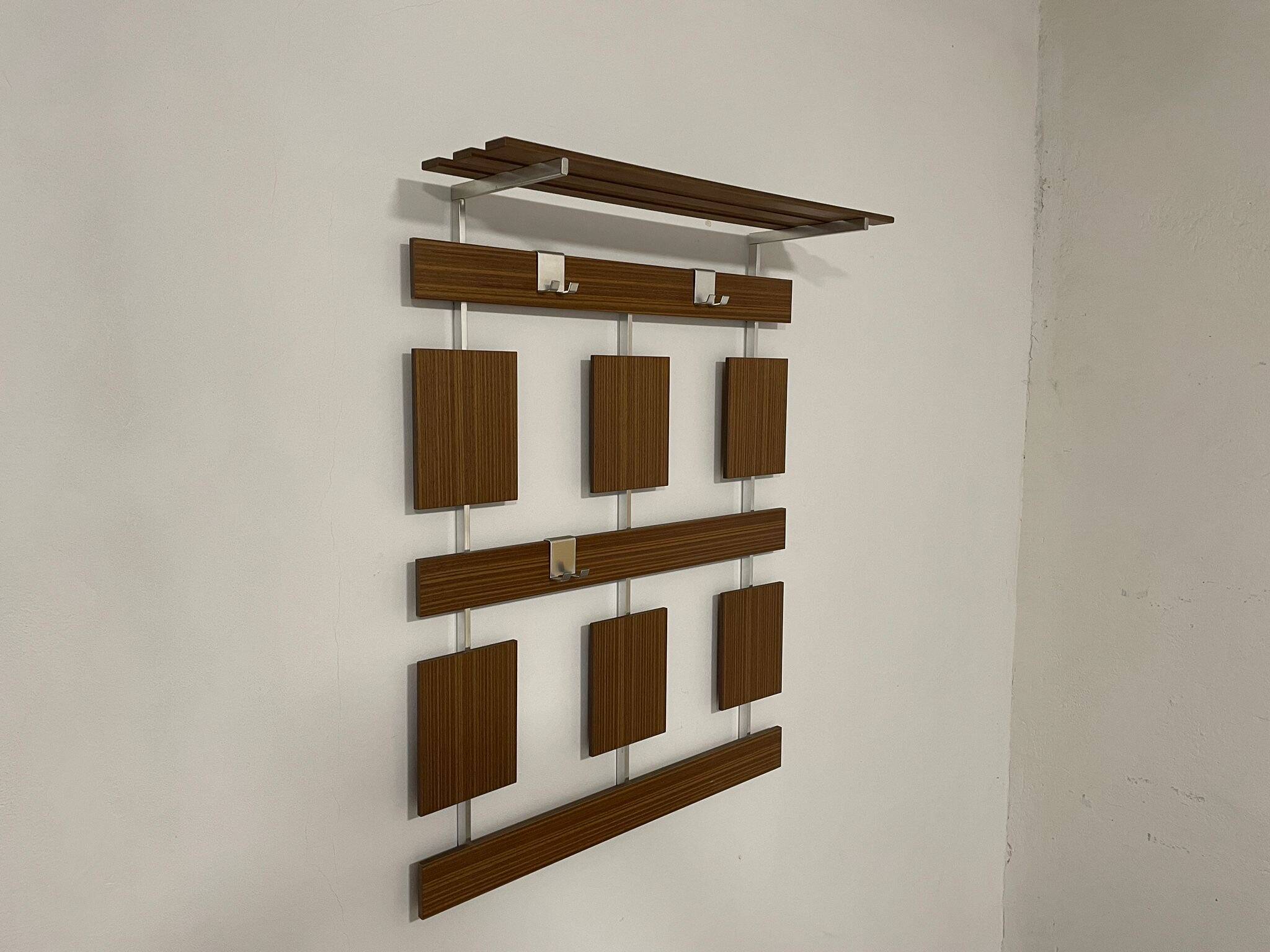 Wall coat rack
