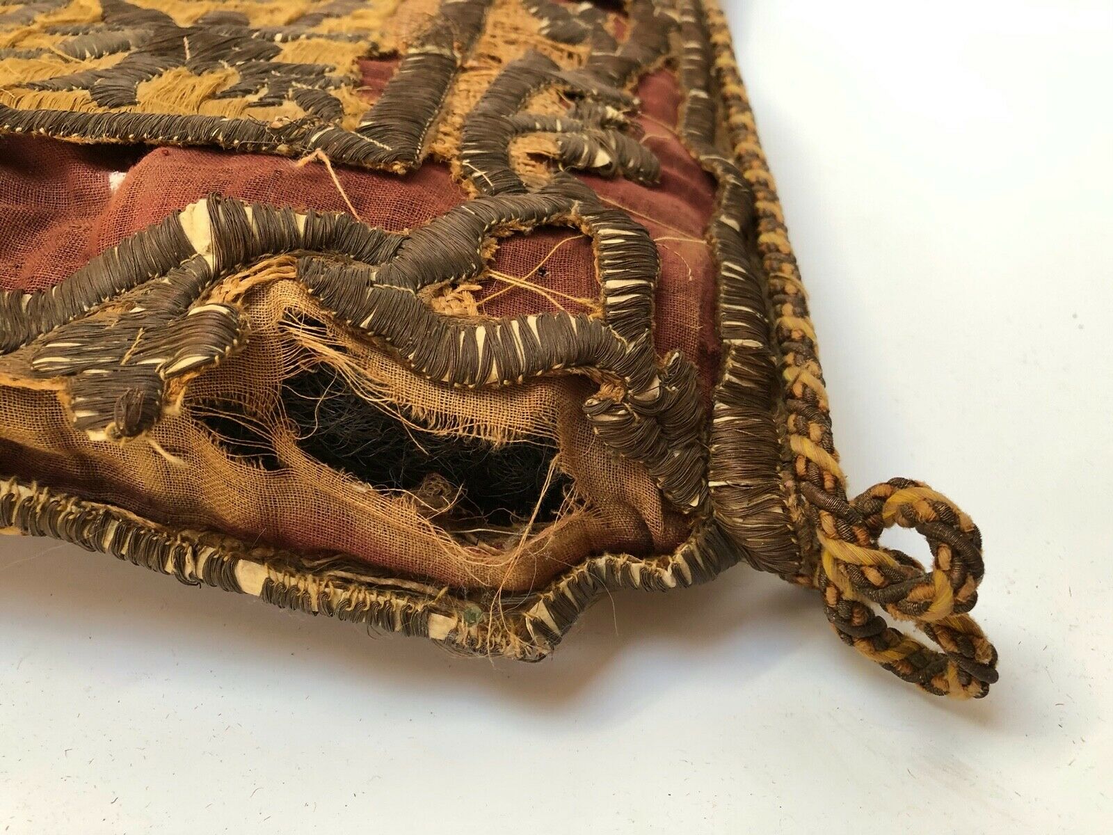 Former cushion 18 eme embroidery wire trimming in the state