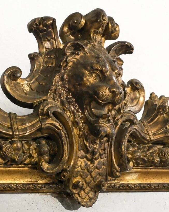 Miroir à fronton au lion — France, XIXe siècle