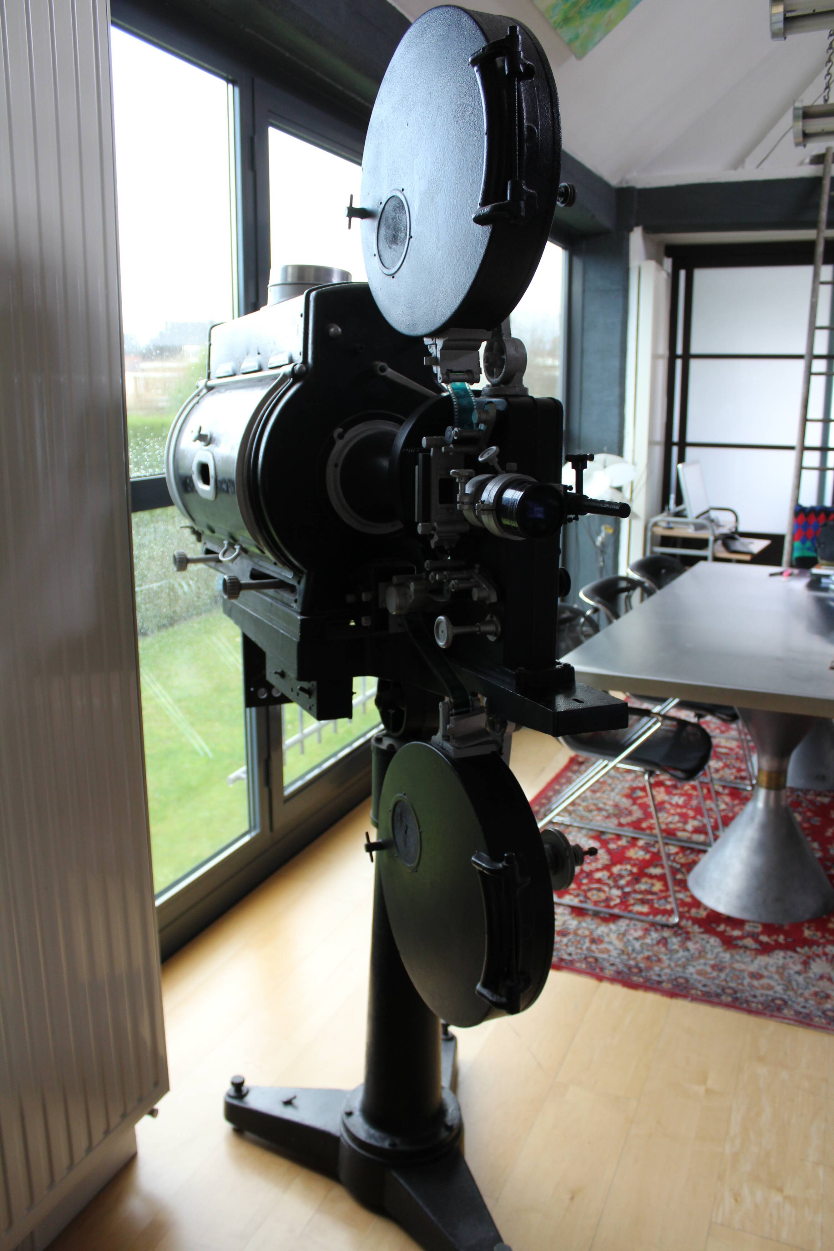 Projecteur de cinema 1930 - 35mm style mip XIV