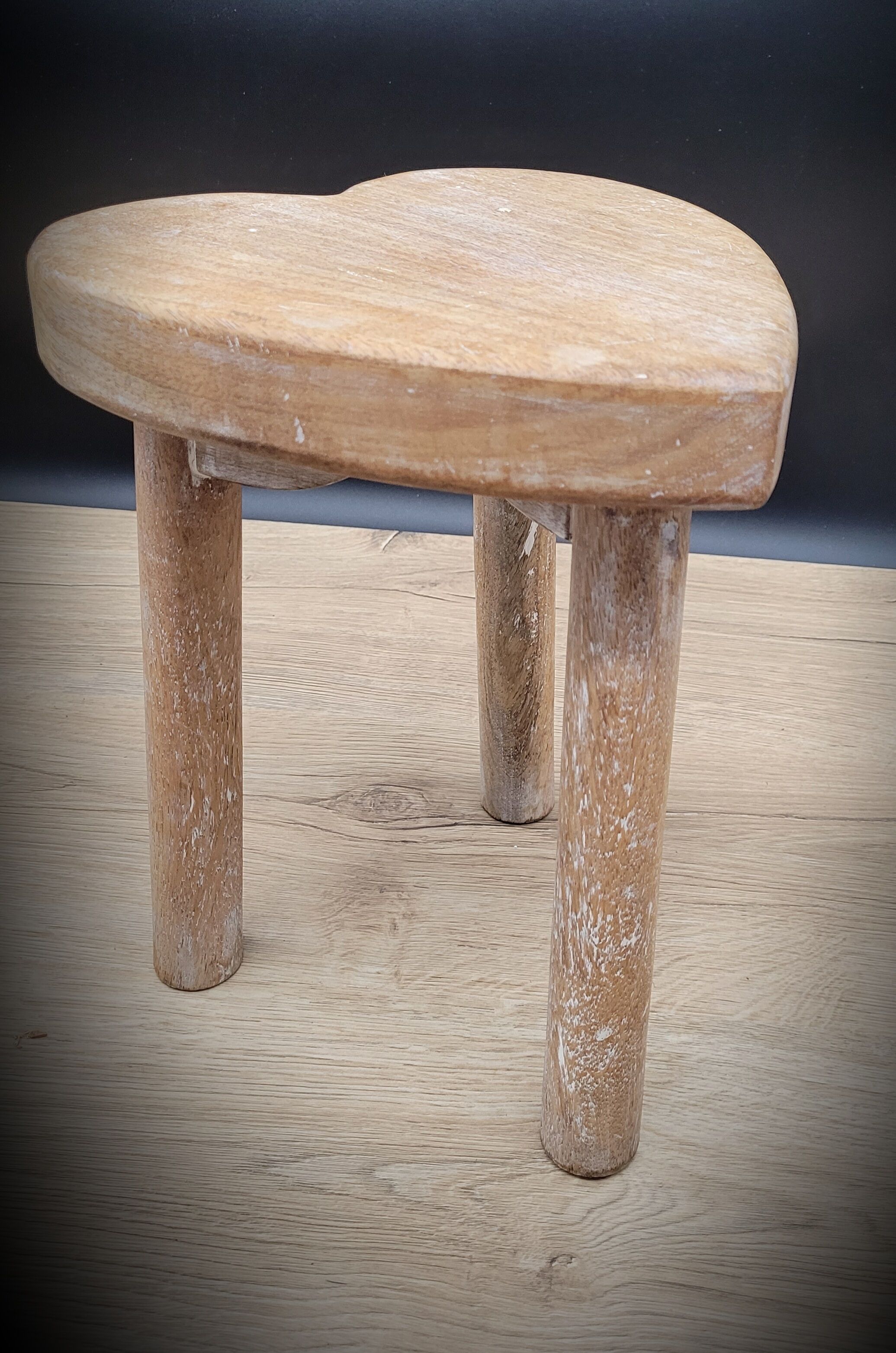 Heart tripod stool