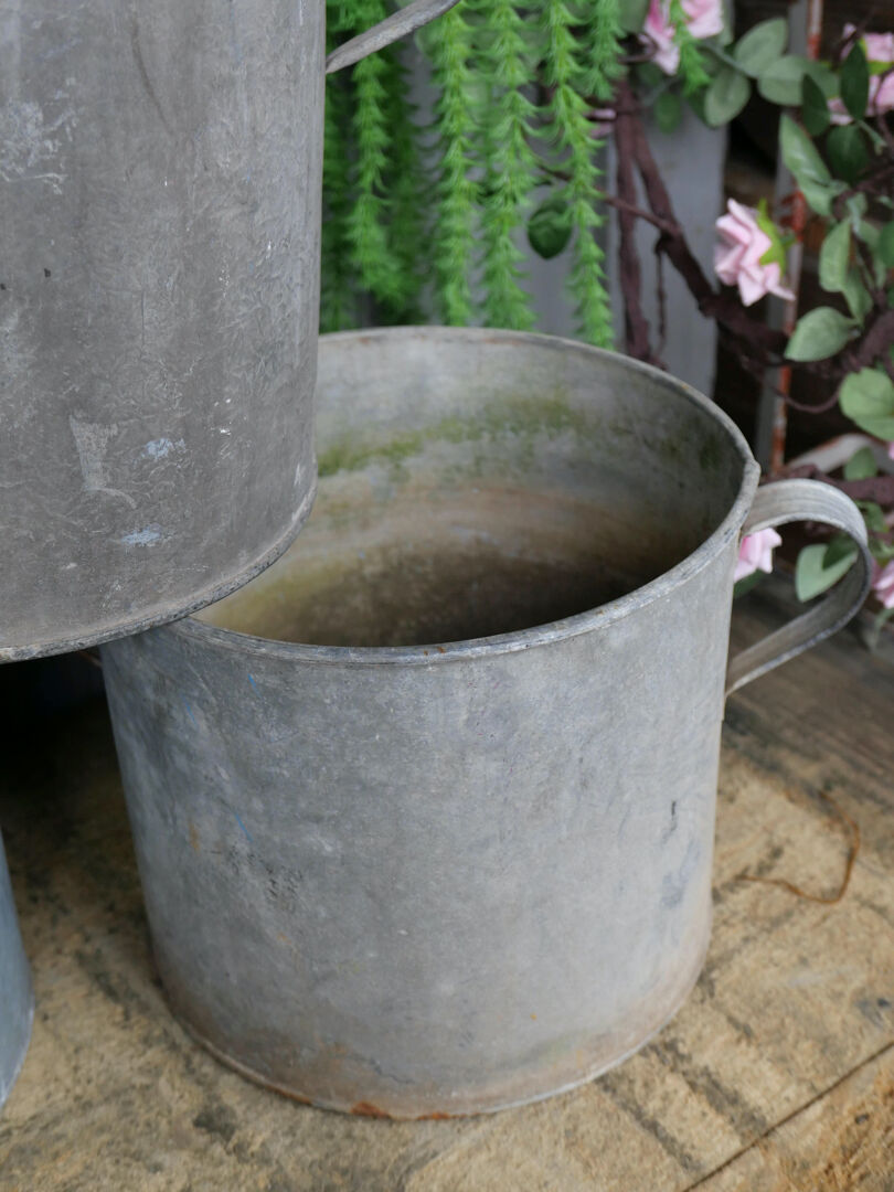 Zinc pot cache