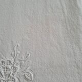 White embroidered tablecloth and 6 matching napkins