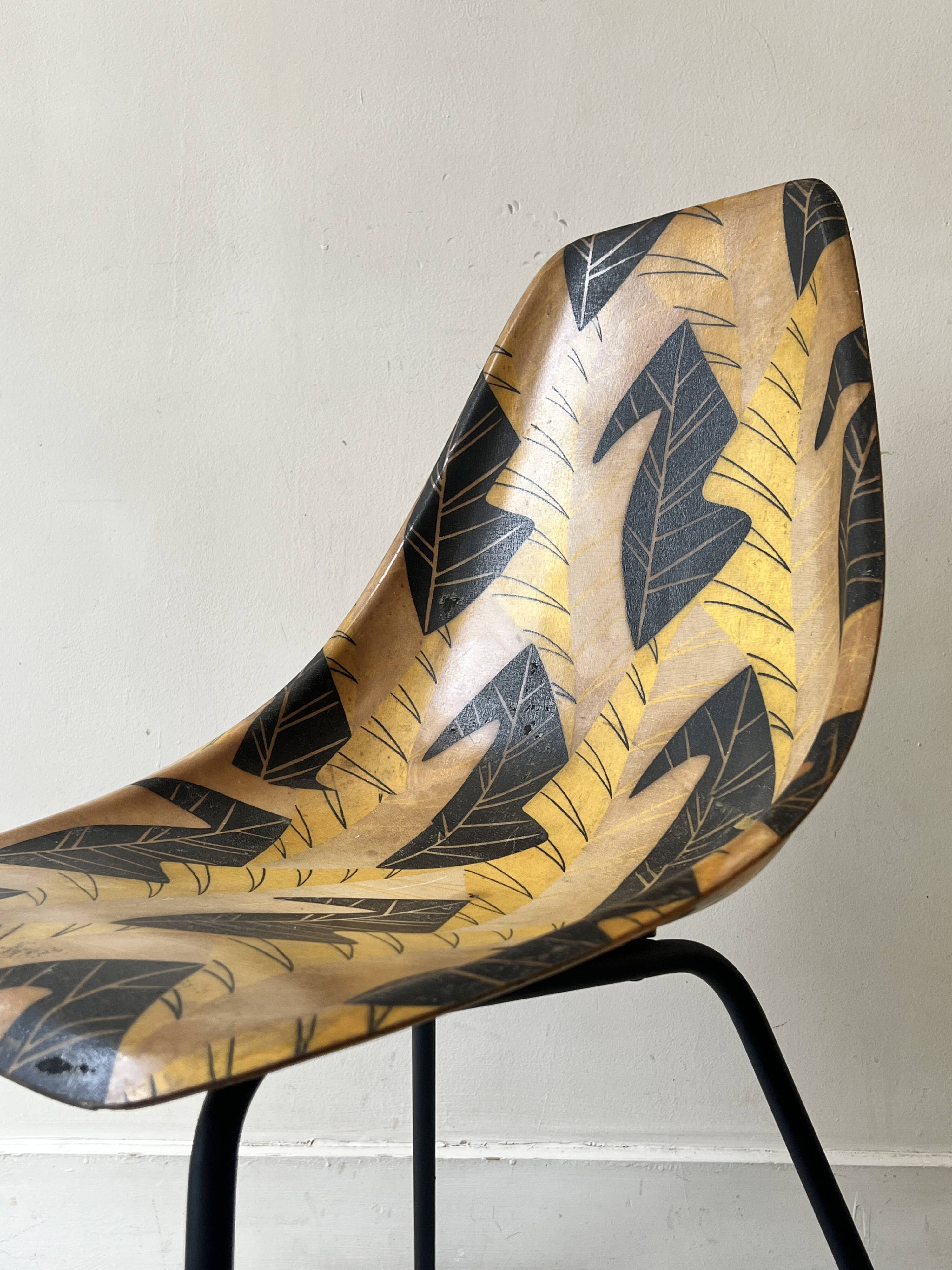 Chair in fibreglass and metal by René-Jean Caillette, stork, 1950 design.