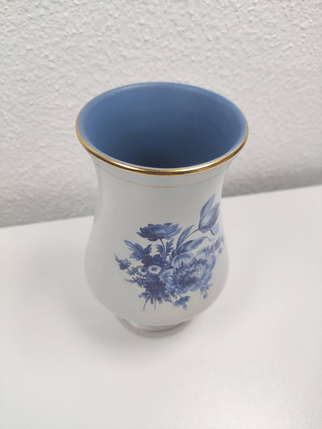 Vase Flora Keramiek Gouda Holland blue pink white 1881 Signed