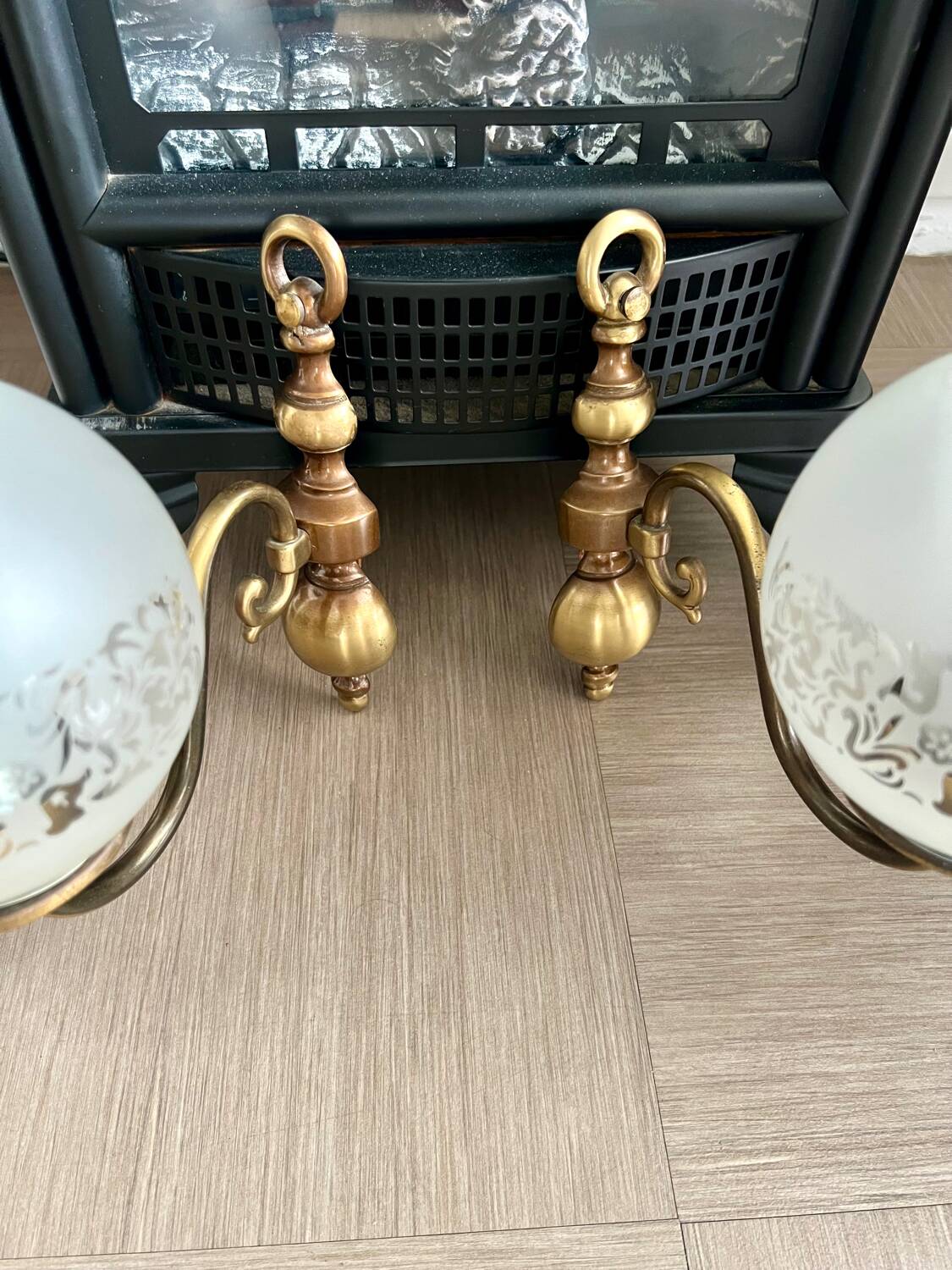 Paire d’appliques murales vintage en laiton et verre dépoli gravé