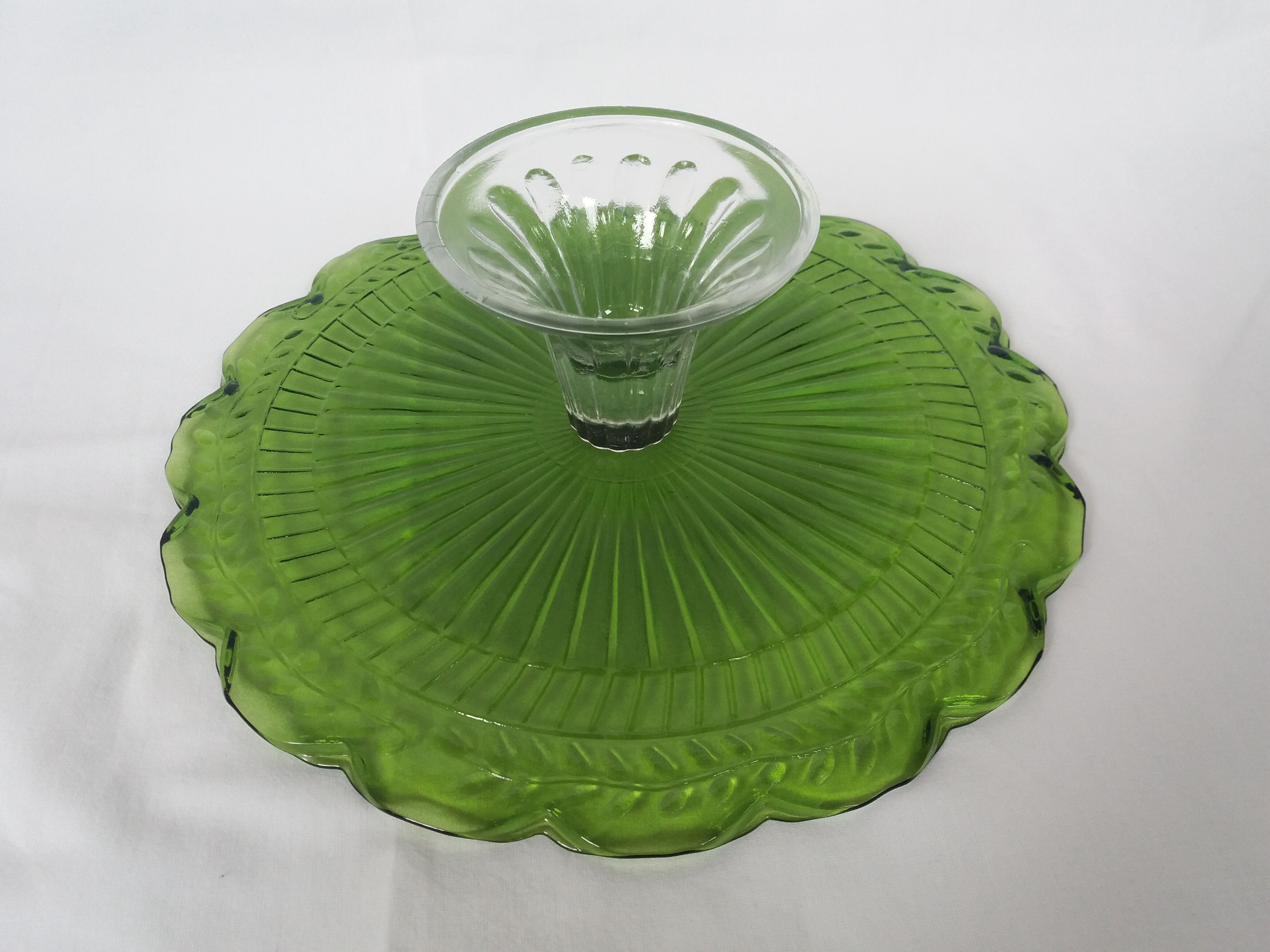 Cake display dish or pie on foot