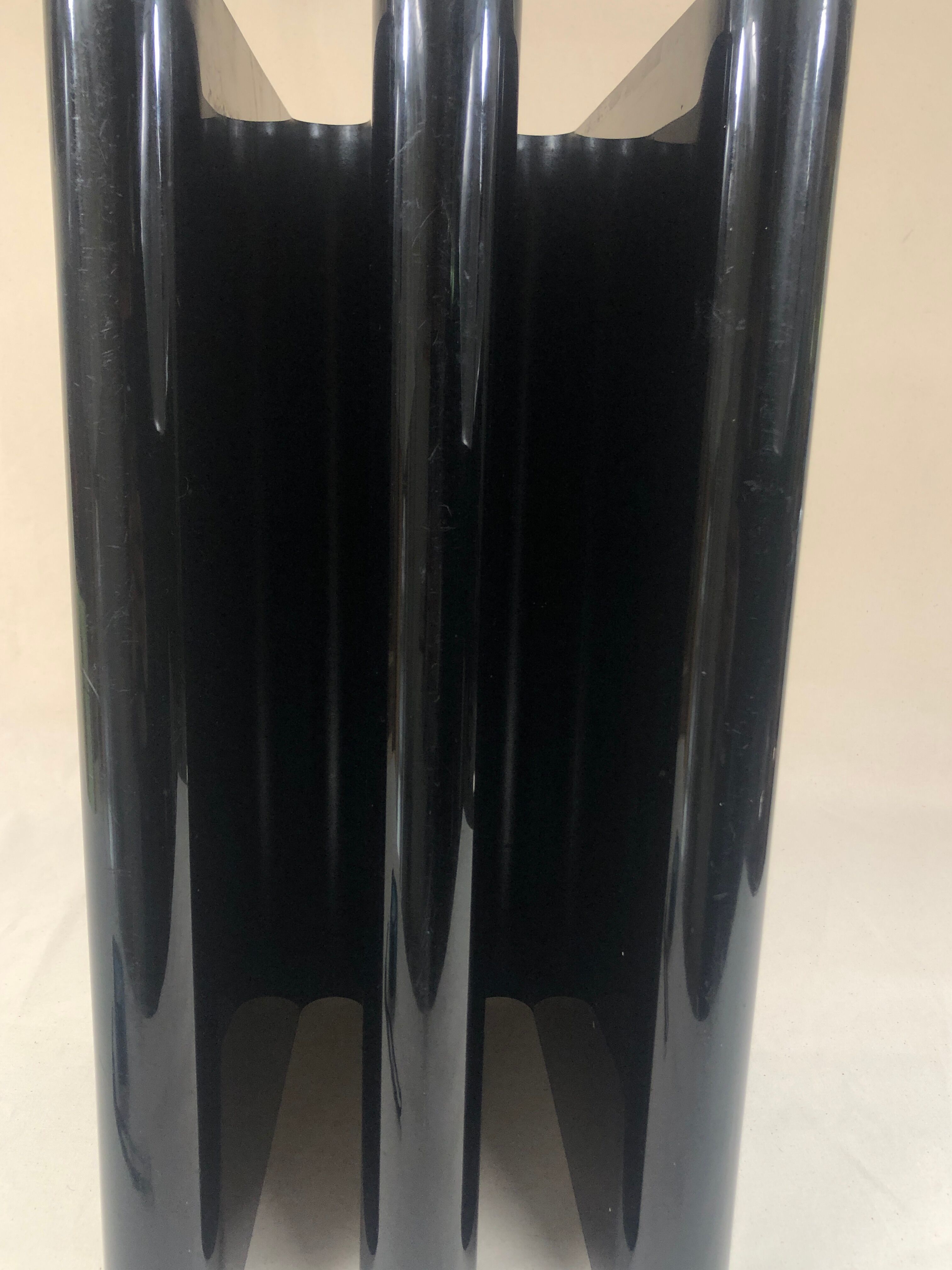 Vinyl door / black plexiglass magazine holder