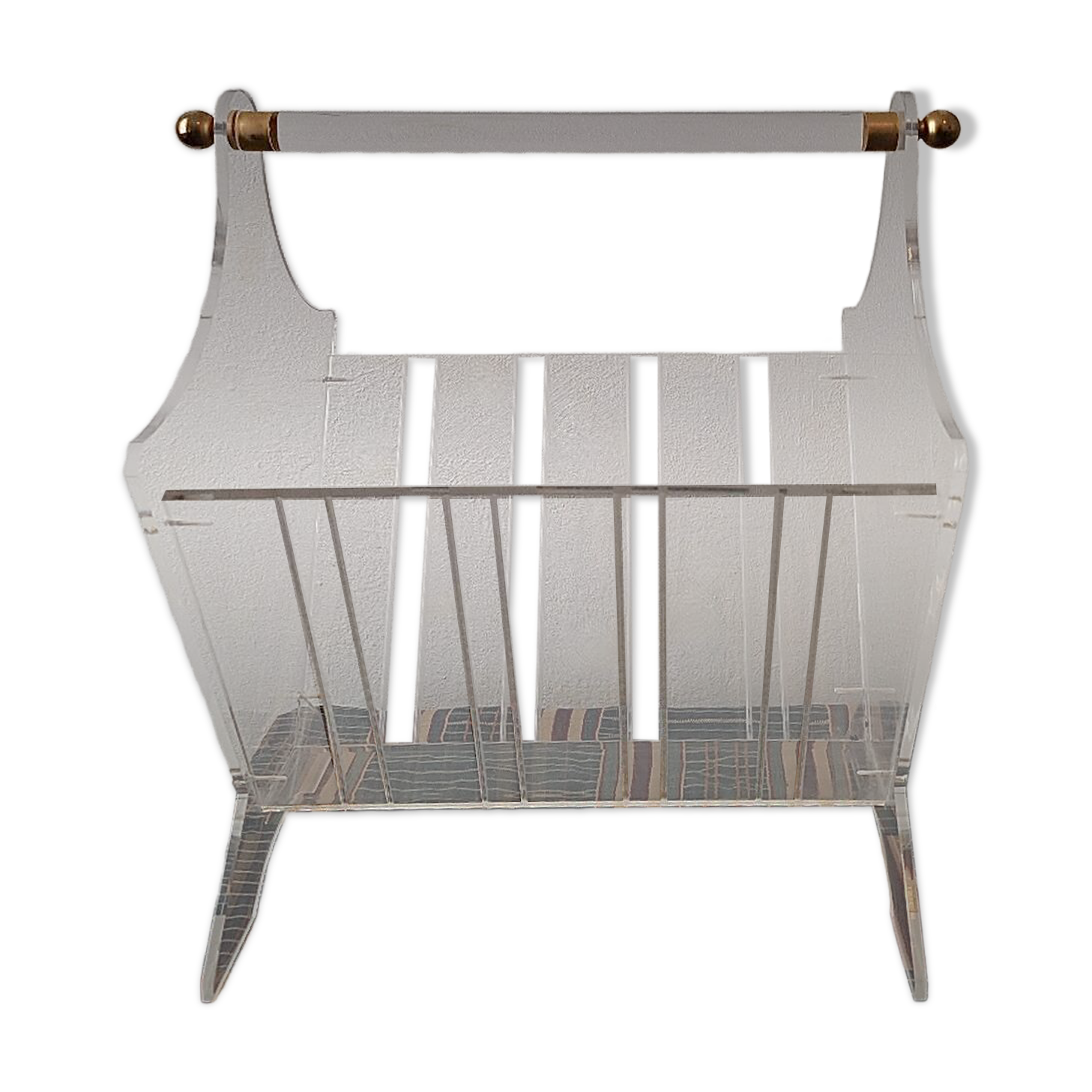 Mid century magazine rack in acrylic and brass, 1970s