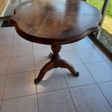 Pedestal table