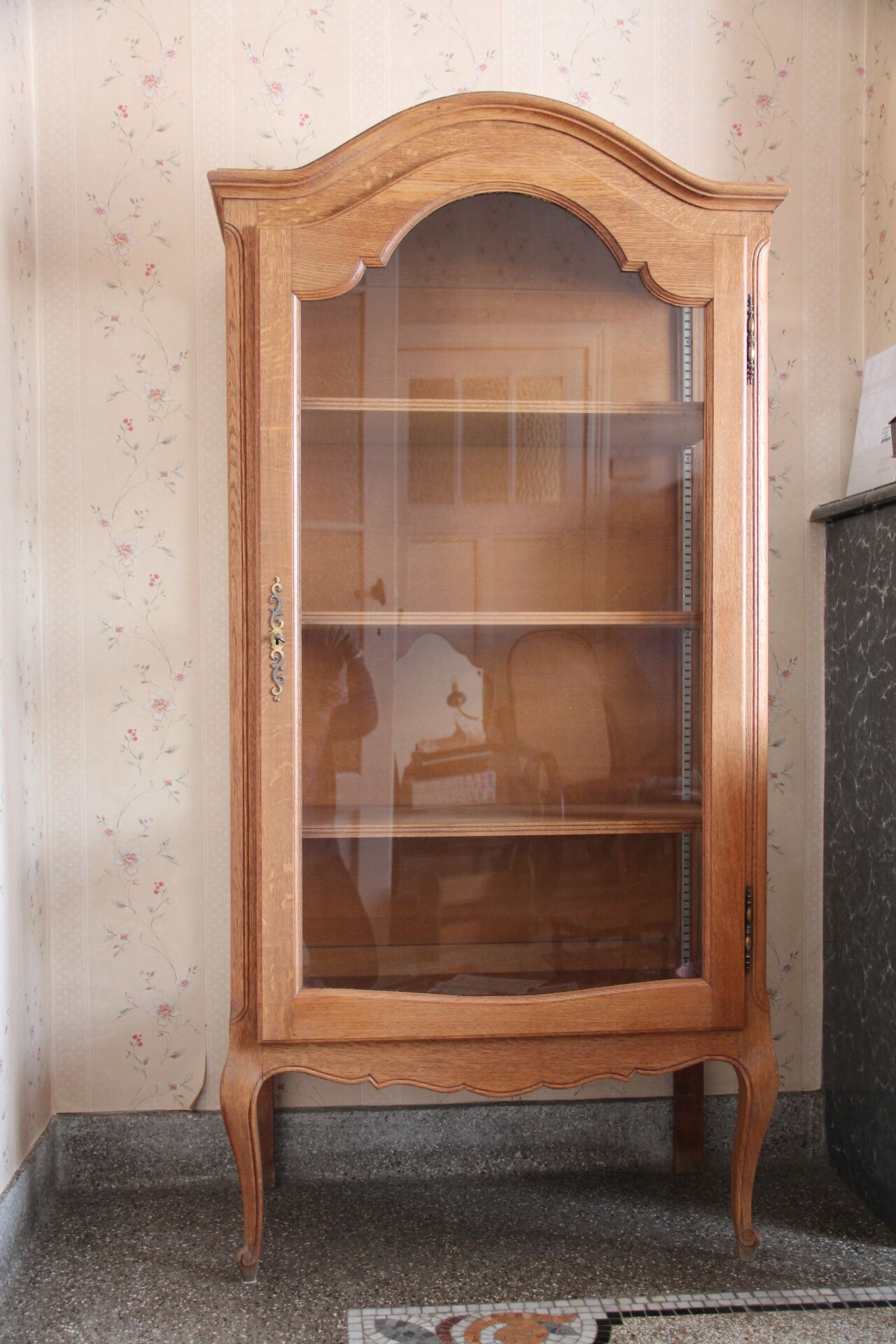 Oak showcase