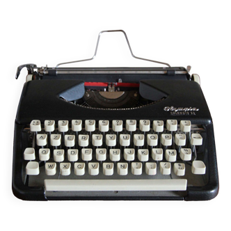 Olympia Splendid 33 typewriter