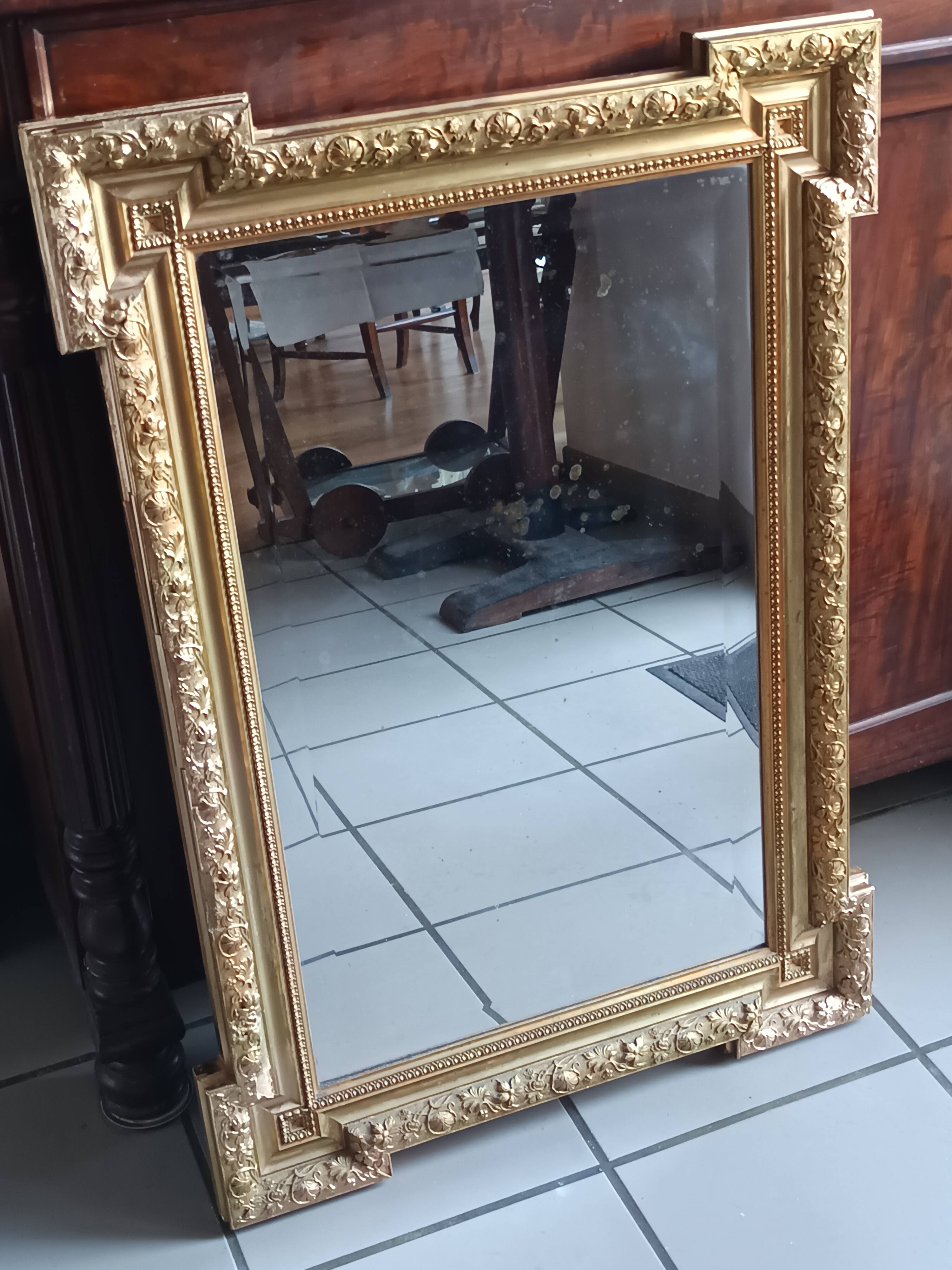 Antique mirror in wood and gilded stucco, neo Louis XVI style.
