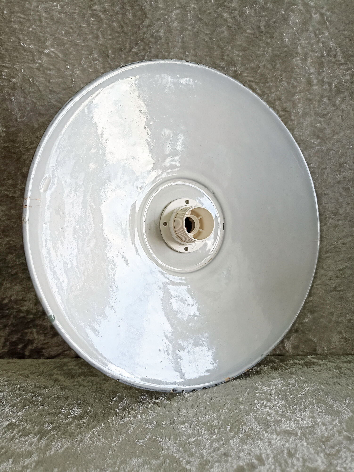 Industrial suspension bowl in enamelled sheet metal