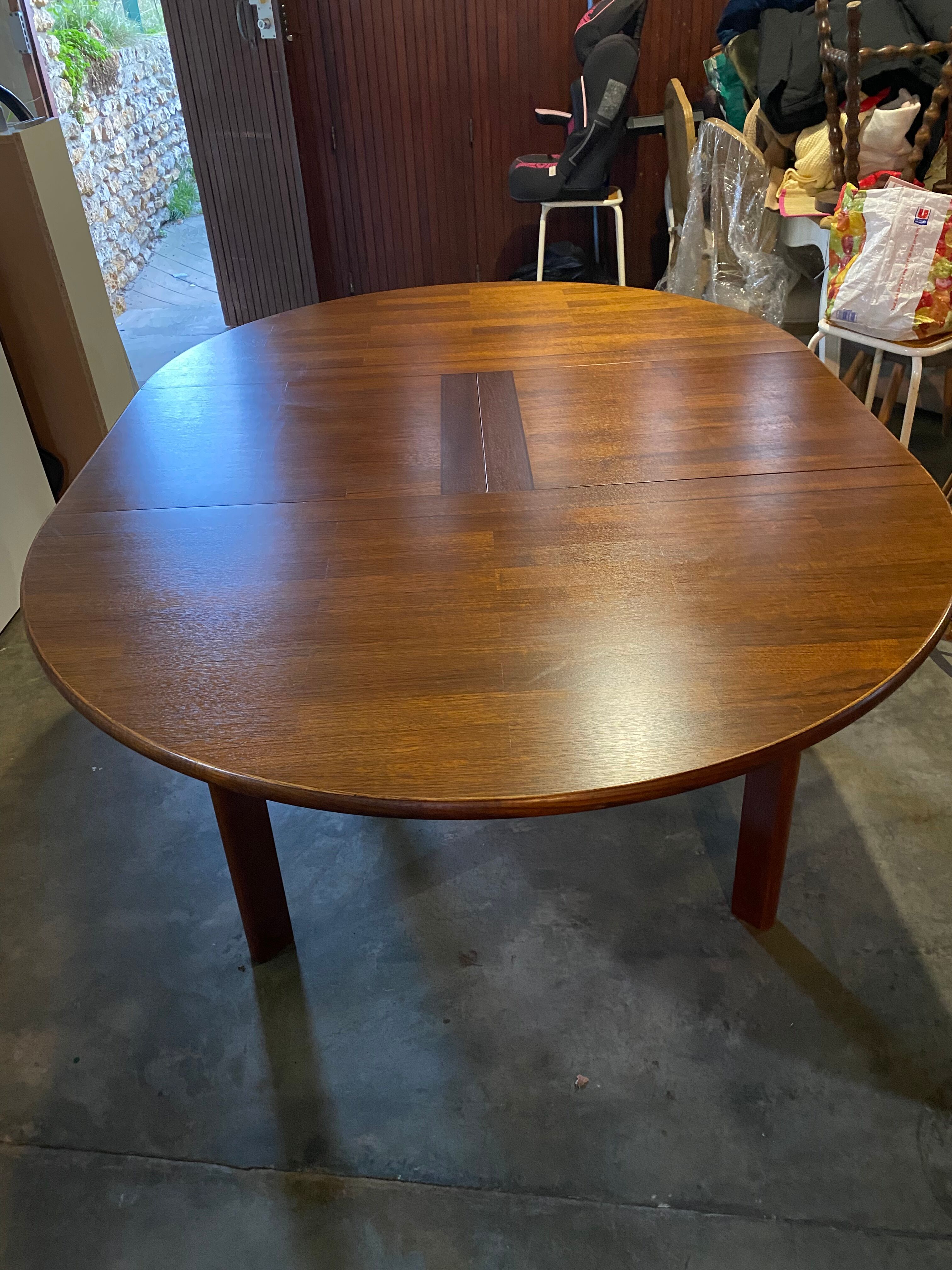 Scandinavian table