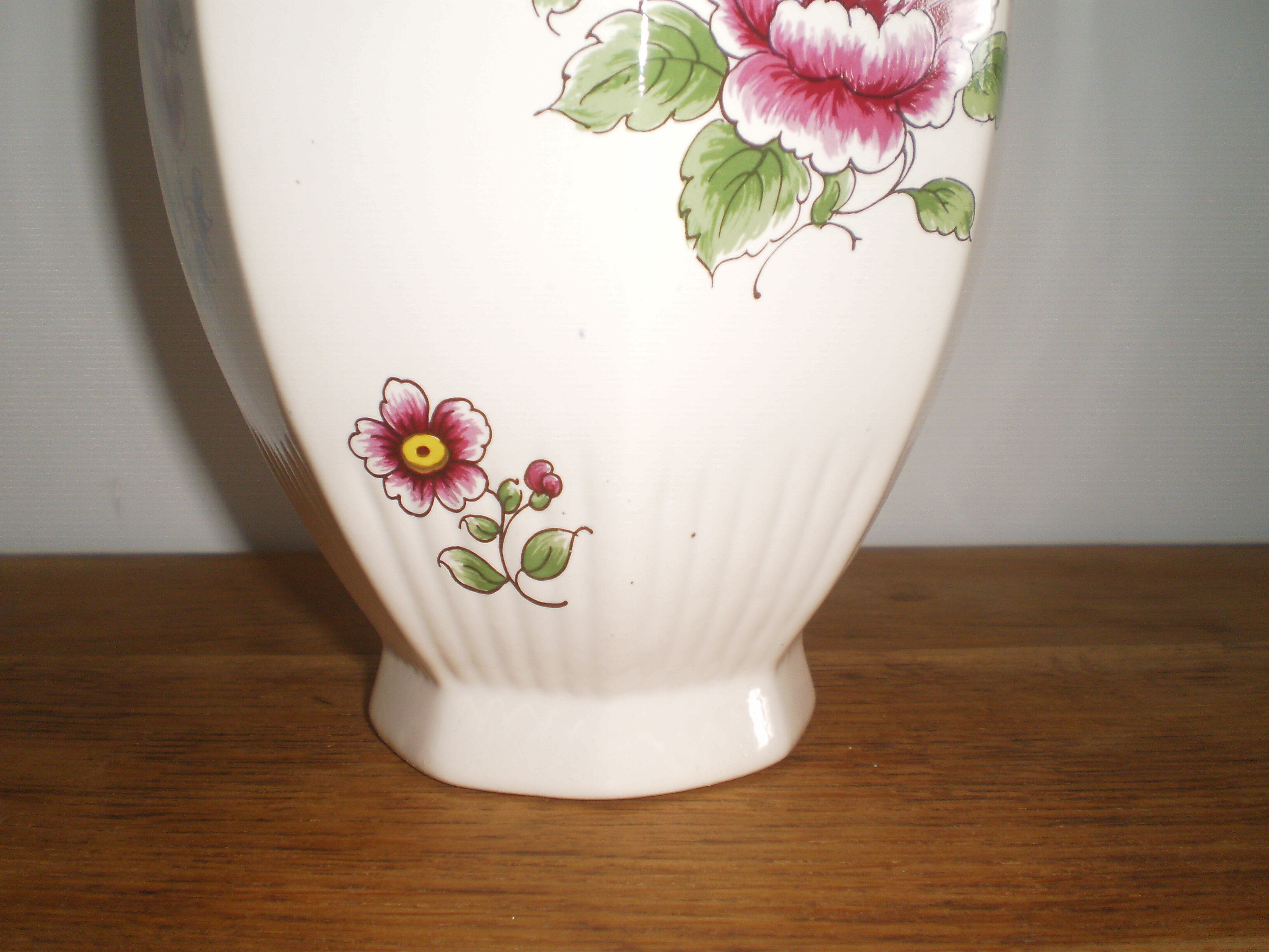 Floral decor vase