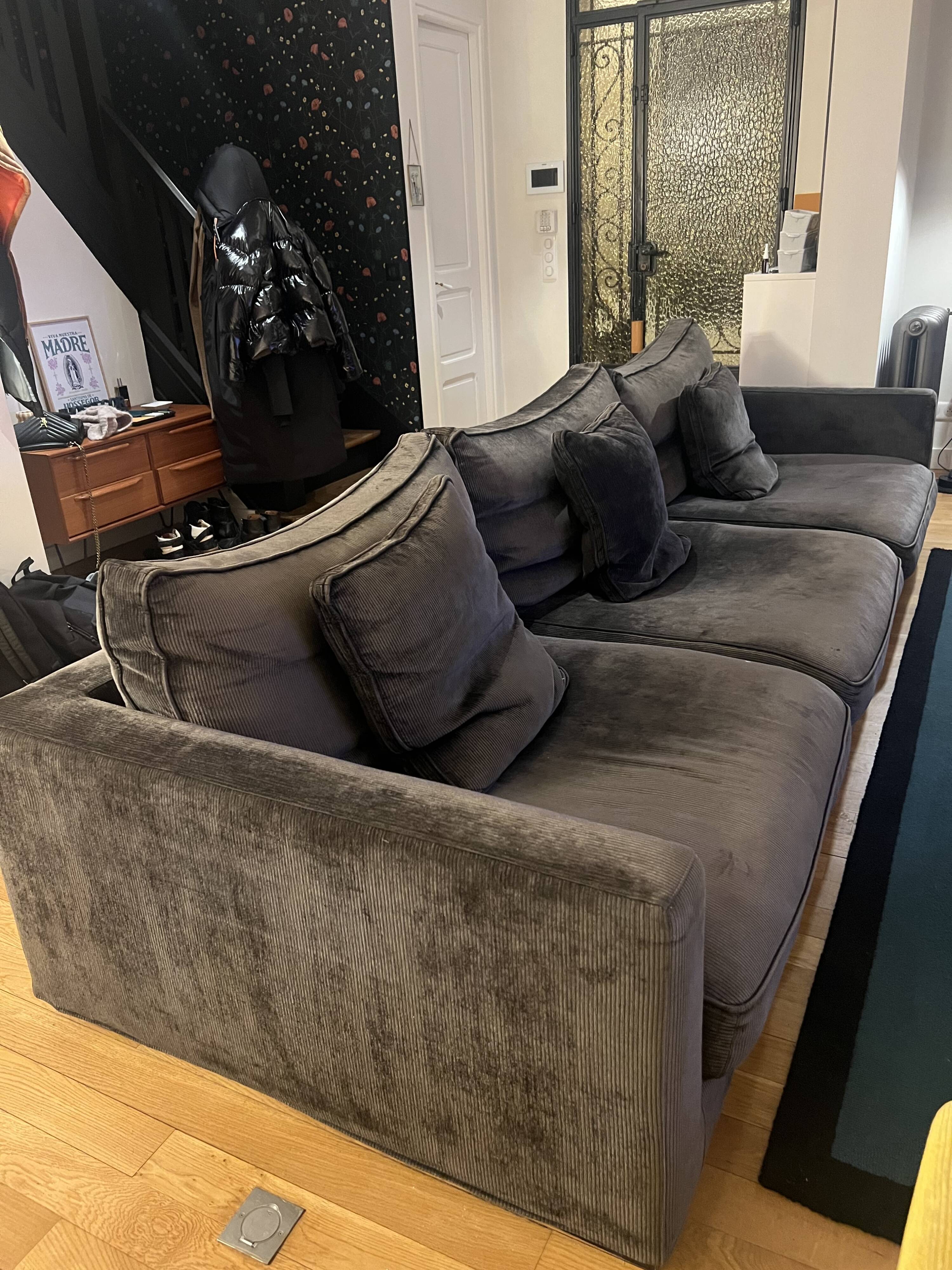 Long Island sofa by Roche Bobois in dark grey.