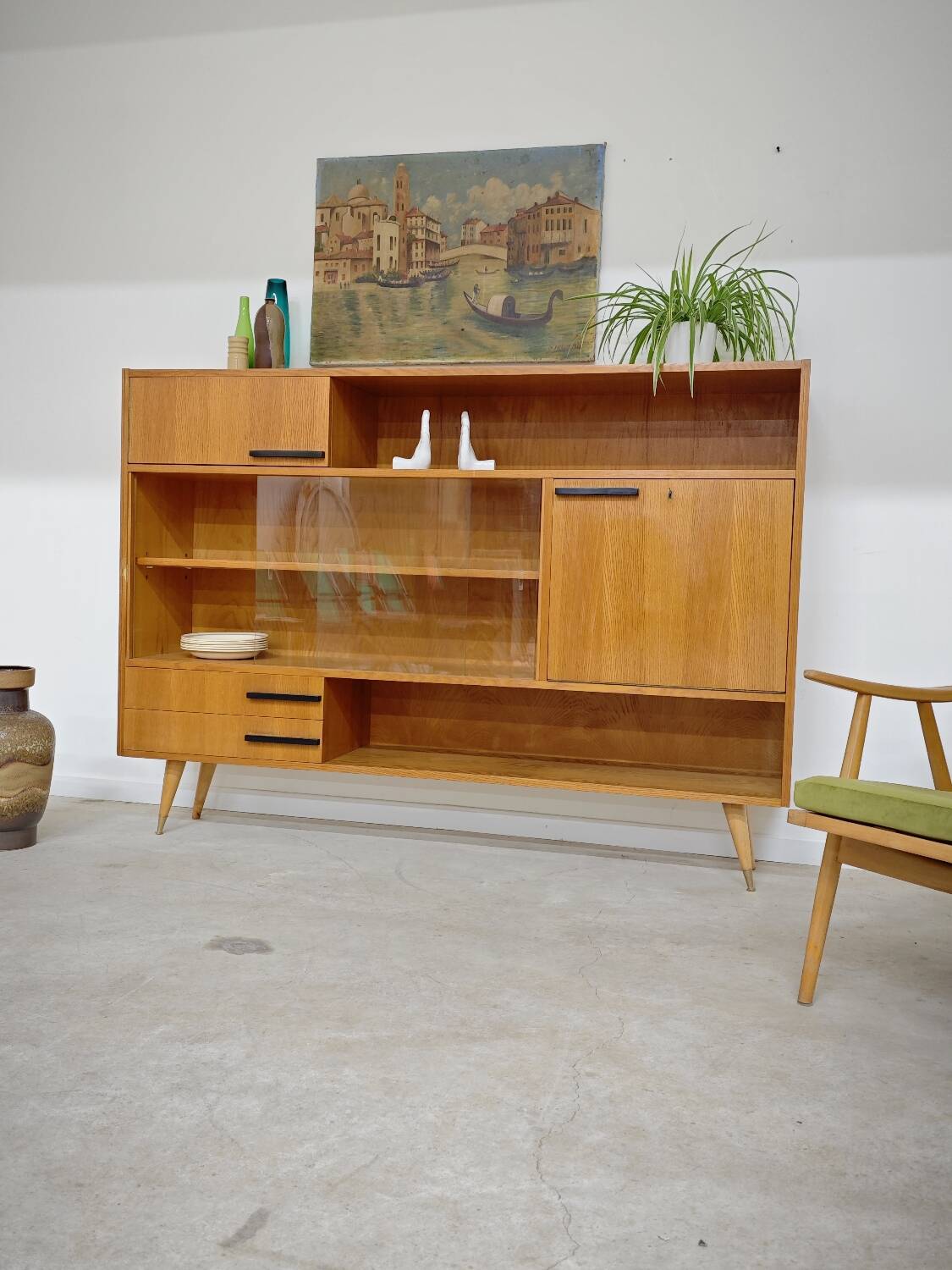 Buffet Vaisselier en bois blond Libena , ex Tchécoslovaquie 1970