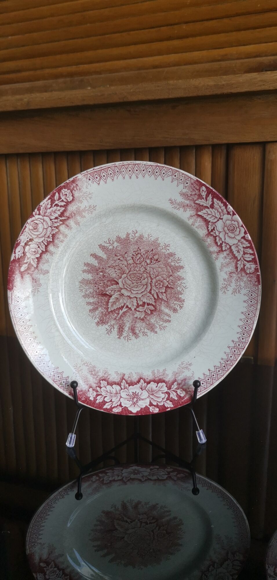 2 anciennes assiettes plates à fleurs rose poinçonner terre de fer hamage st amand "jardinière"