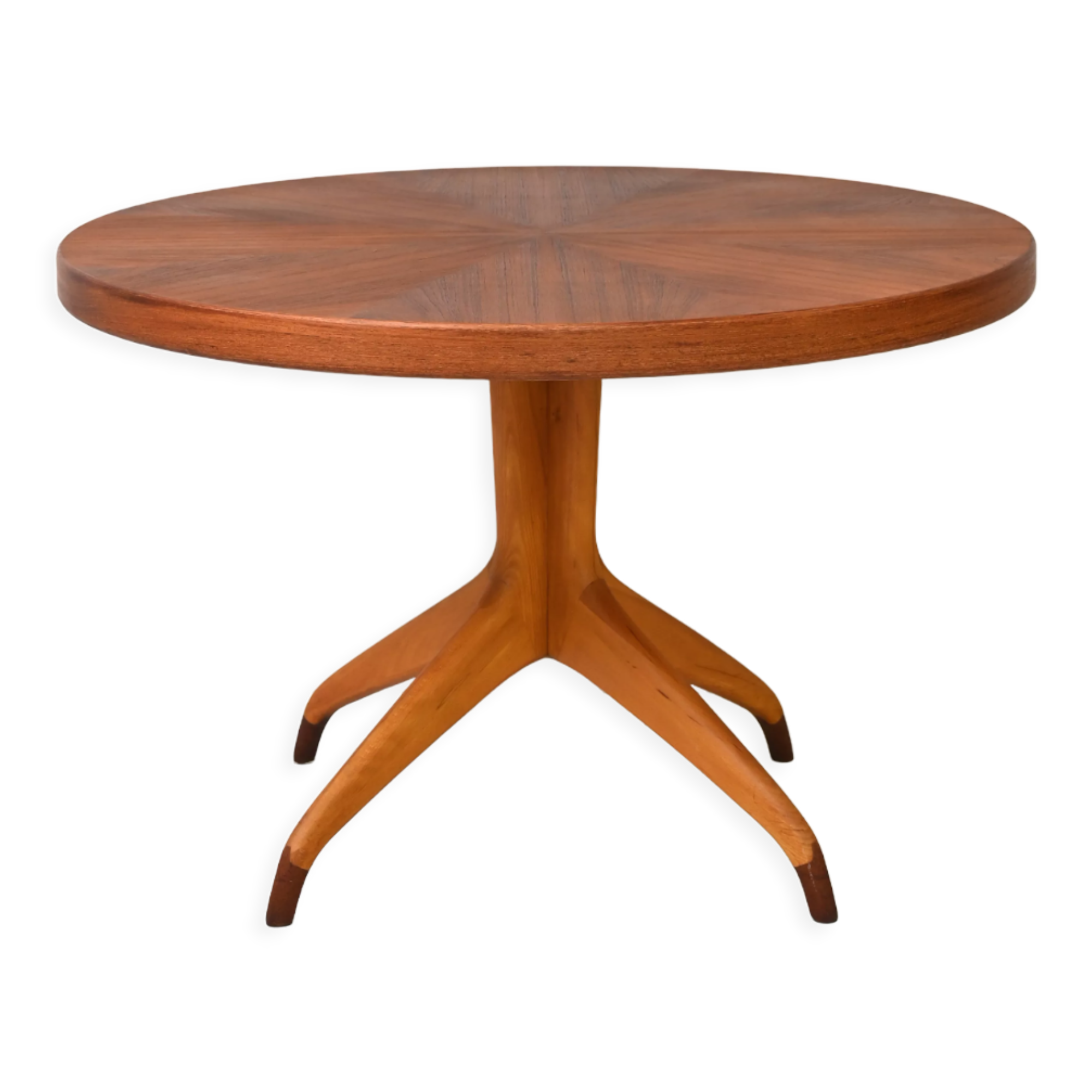 Scandinavian extending table by David Rosen