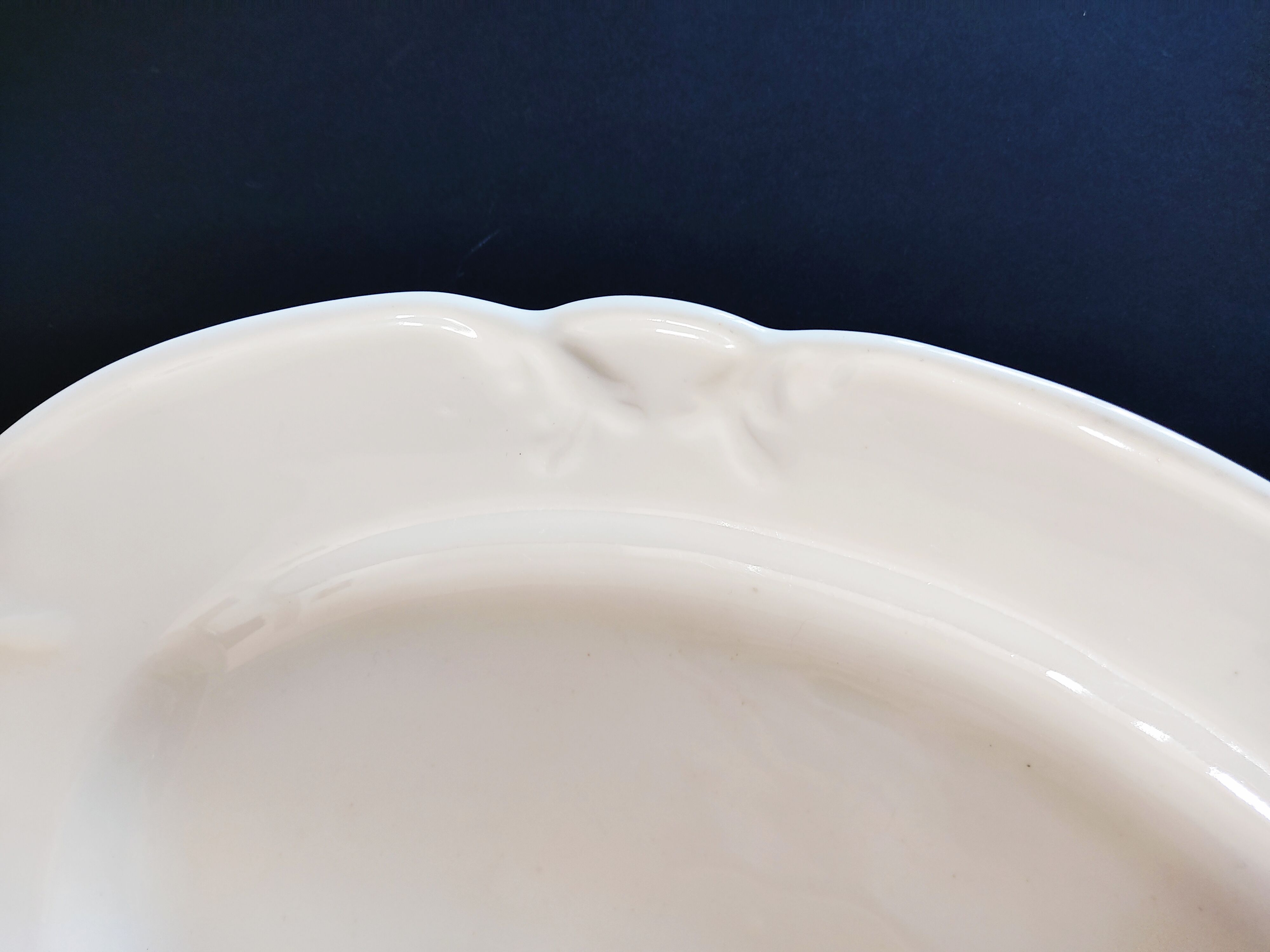 White porcelain oval dish around 1900 35 x 24 cm