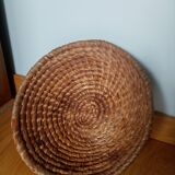 Round basket flared in straw
