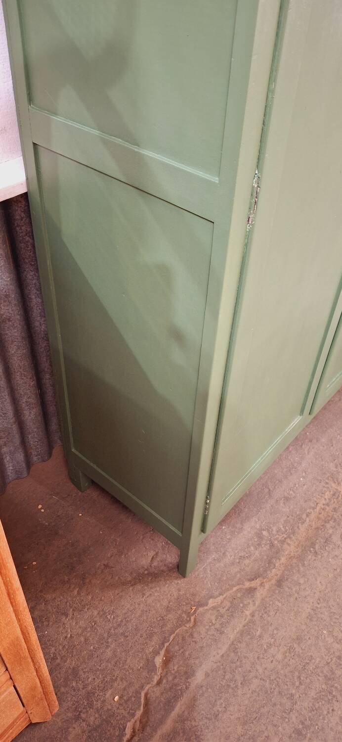 Armoire vintage