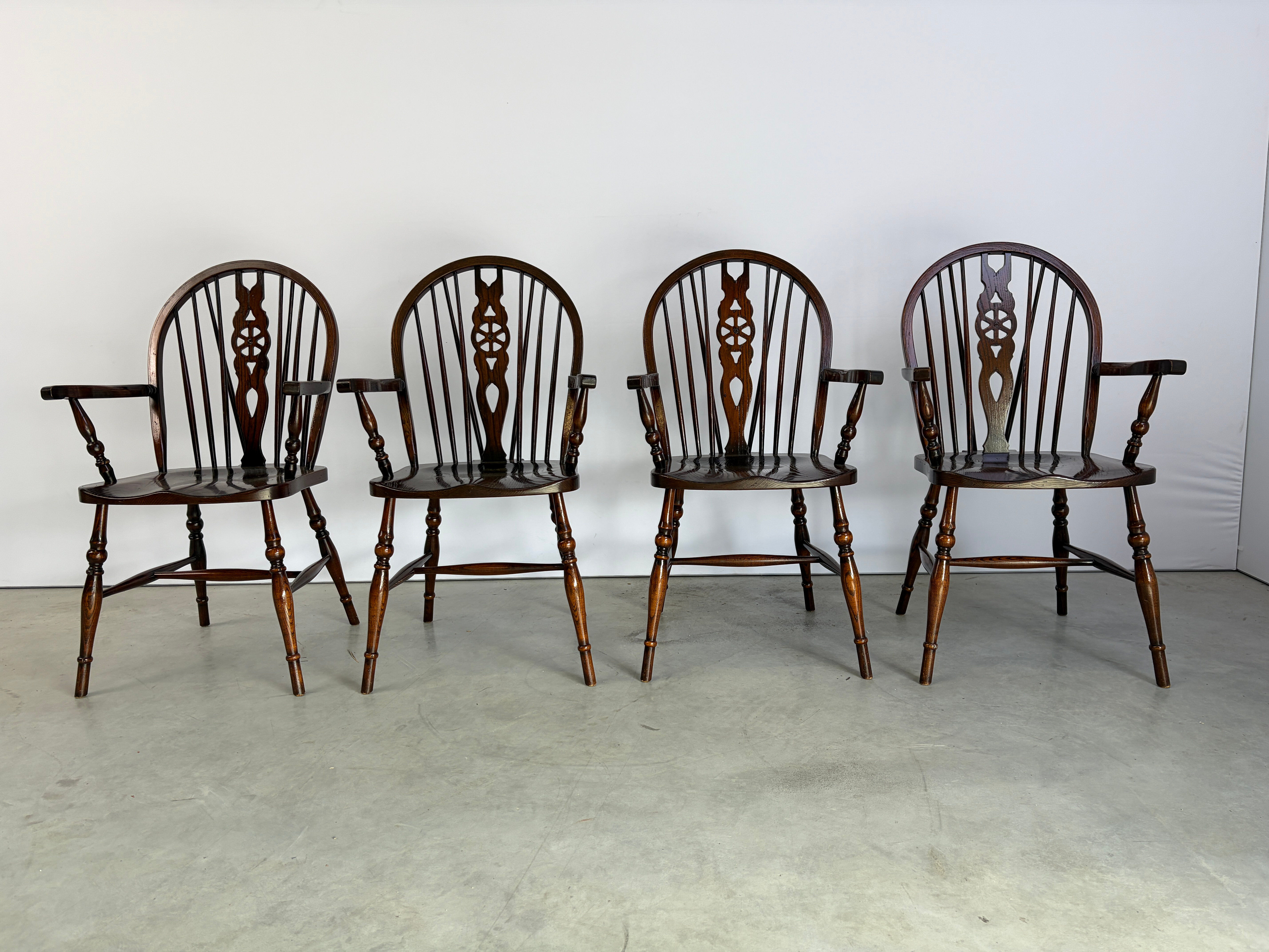 Magnifiques chaises de salle à manger de style Windsor en anglais, ensemble de 4.