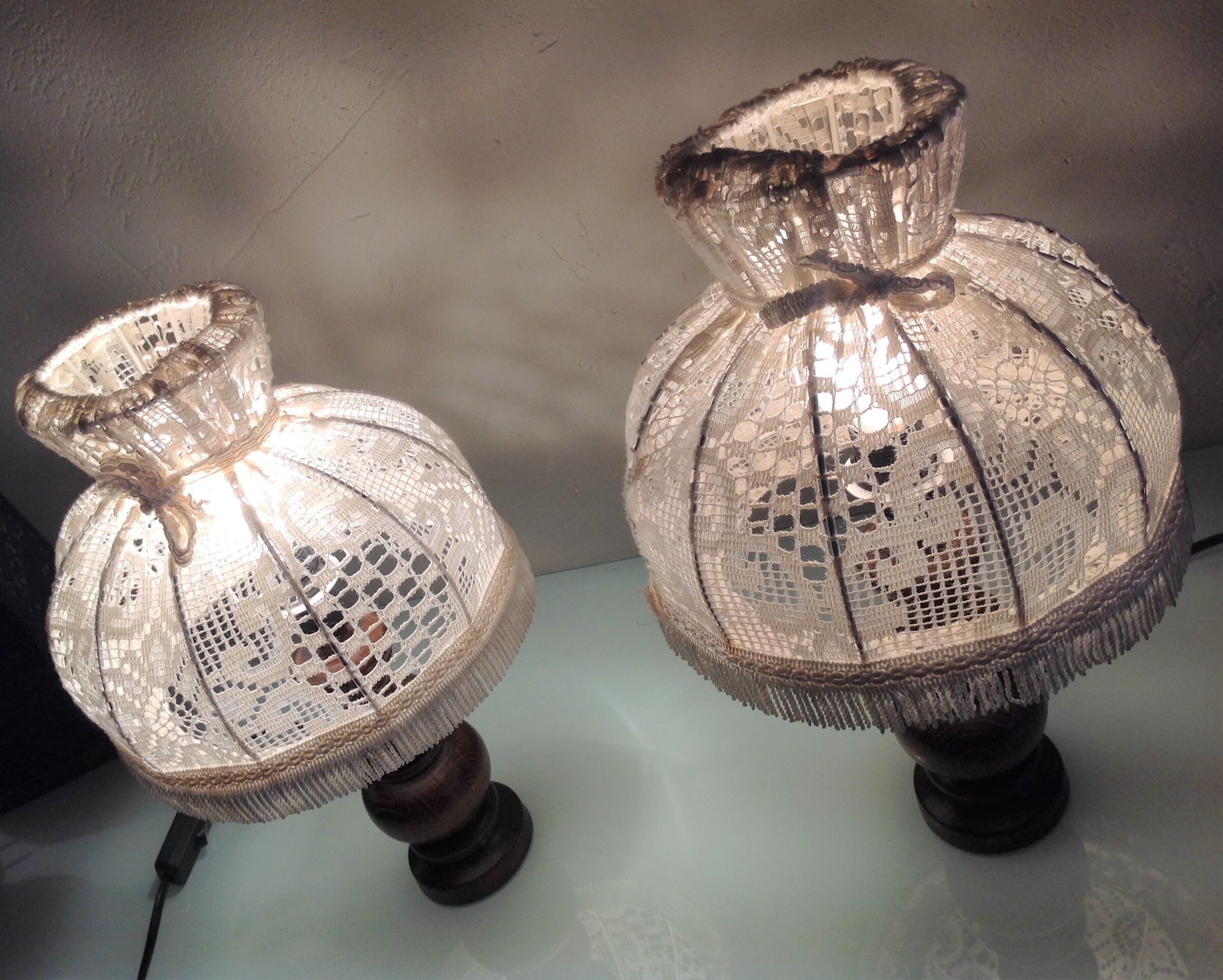 Pair of turned wooden bedside lamps and lace/vintage lampshade 60s-70s