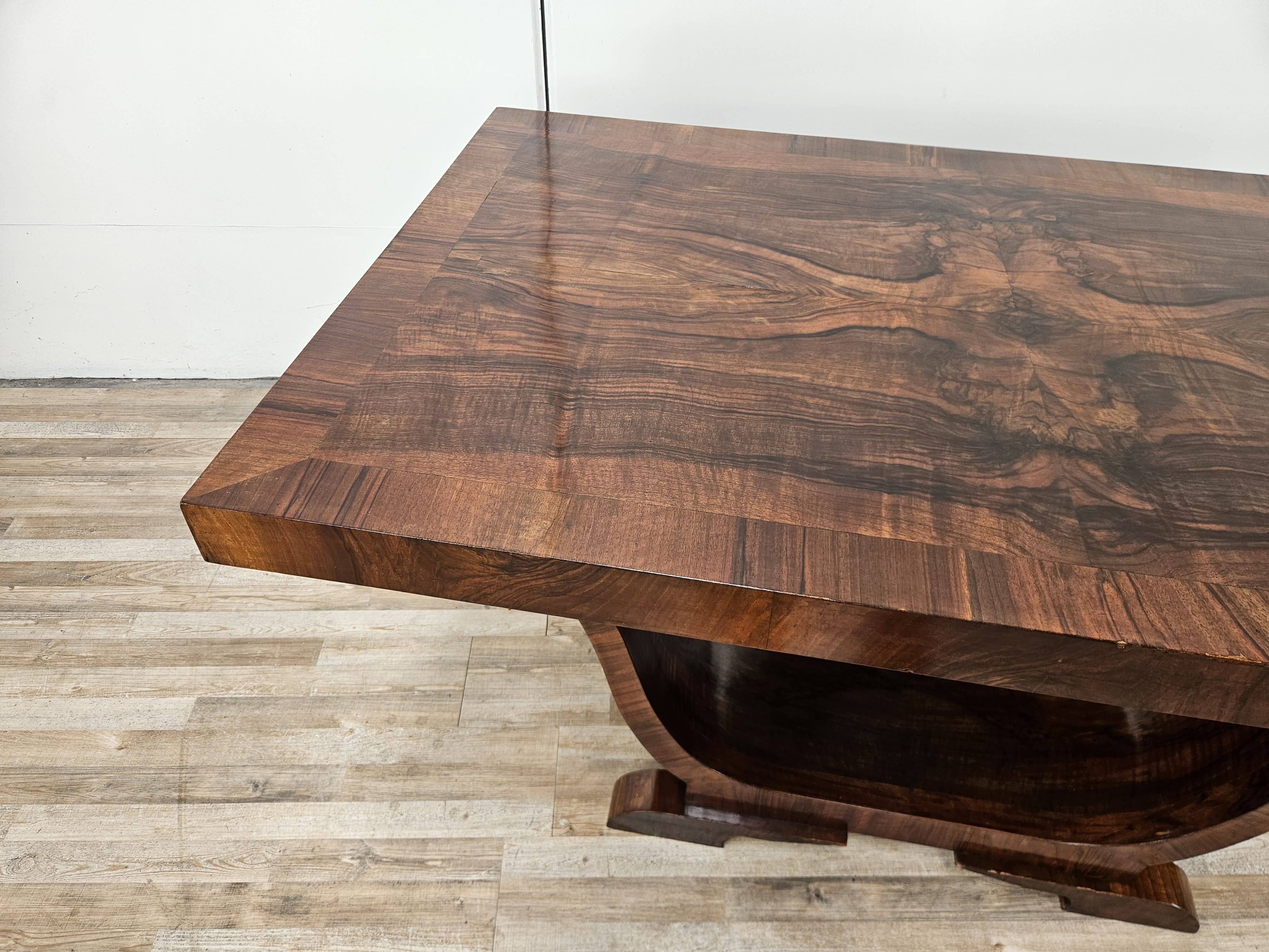 Art Decò dining table in walnut burl, 1940