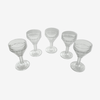 Verres a pied a liqueur en verre pressé  anciens