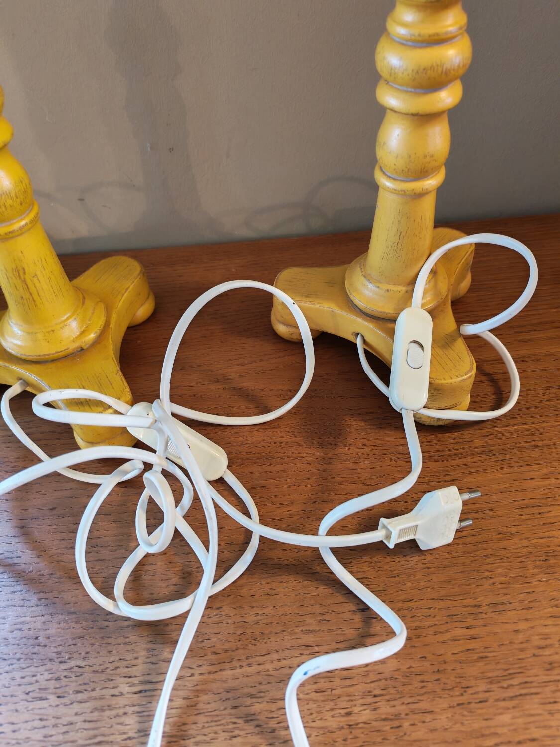 Paire de pieds de lampe bois tourné vintage.