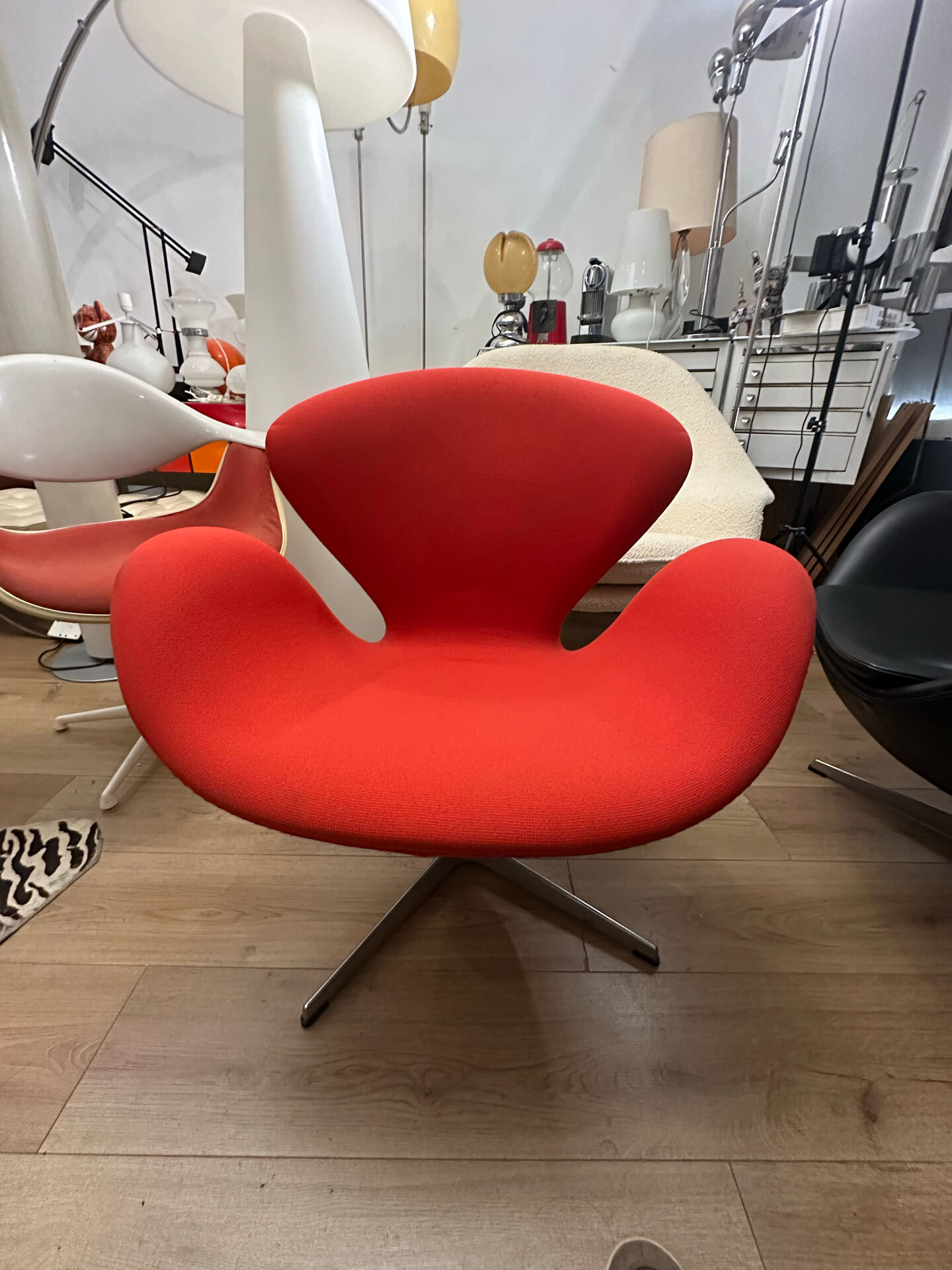 Swan Chair Arne Jacobsen for Fritz Hansen recent edition
