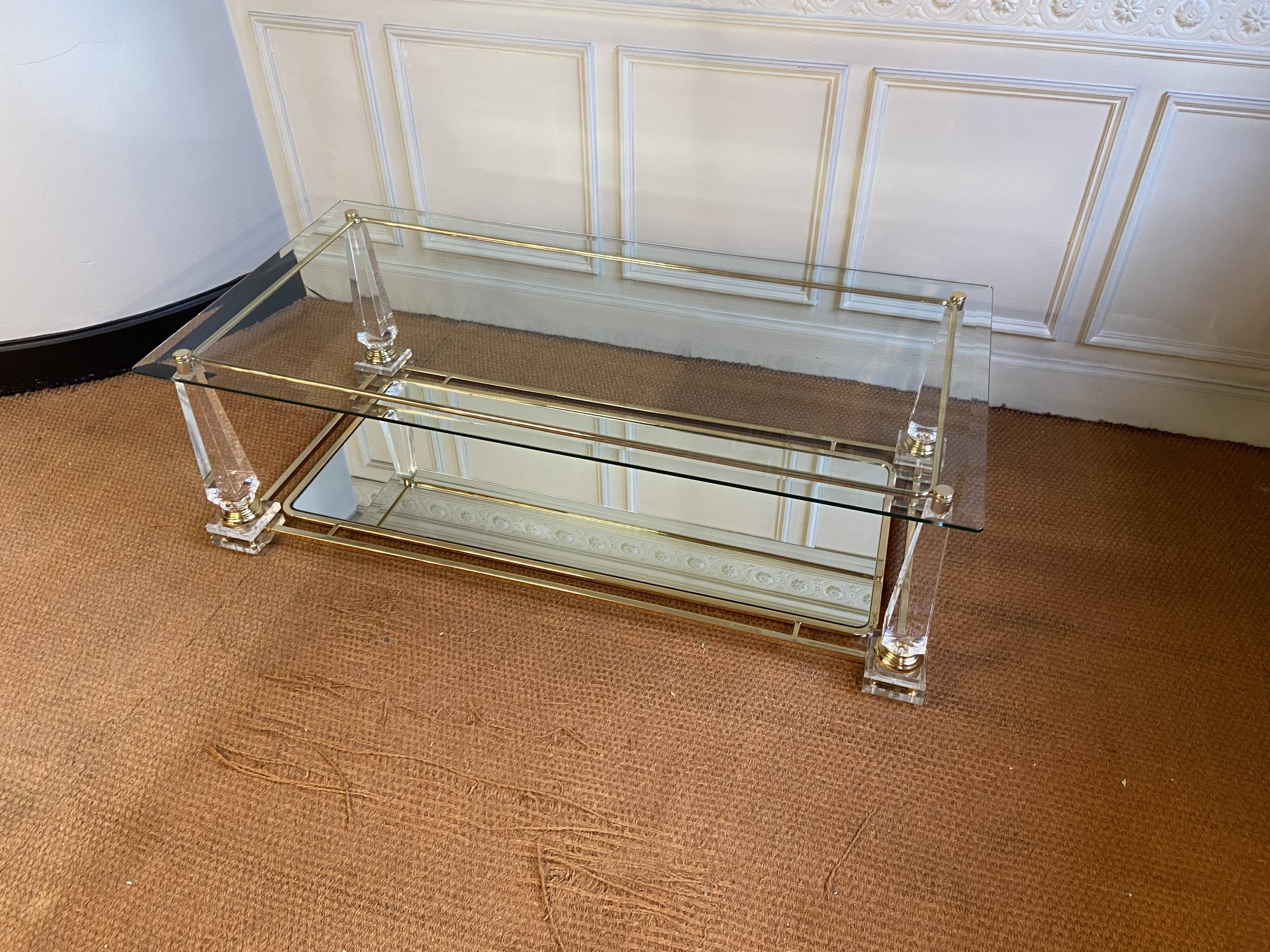 Table basse Charles Hollis Jones obélisques en plexiglass et métal doré